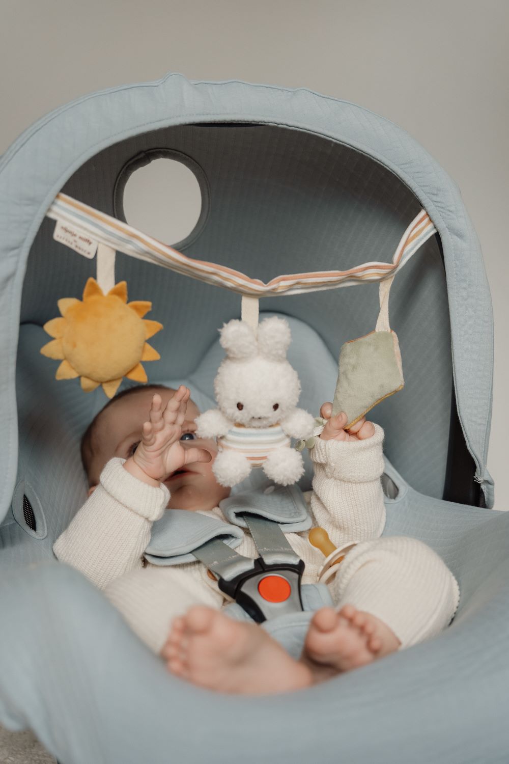 8 x articles indispensables pour un trajet en voiture avec votre bébé 8 x articles indispensables pour un trajet en voiture avec votre bébé