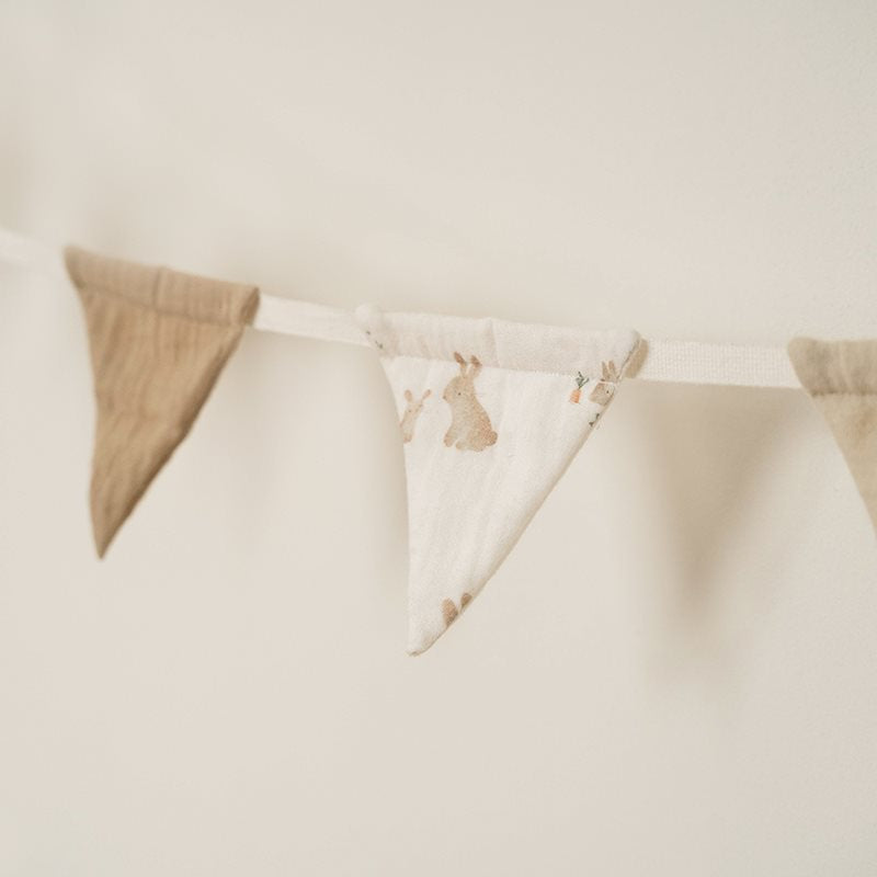 Slinger met vlaggetjes hydrofiel Baby Bunny Slinger met vlaggetjes hydrofiel Baby Bunny