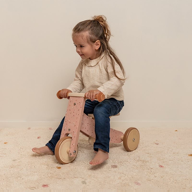 Tricycle en bois rose  Tricycle en bois rose