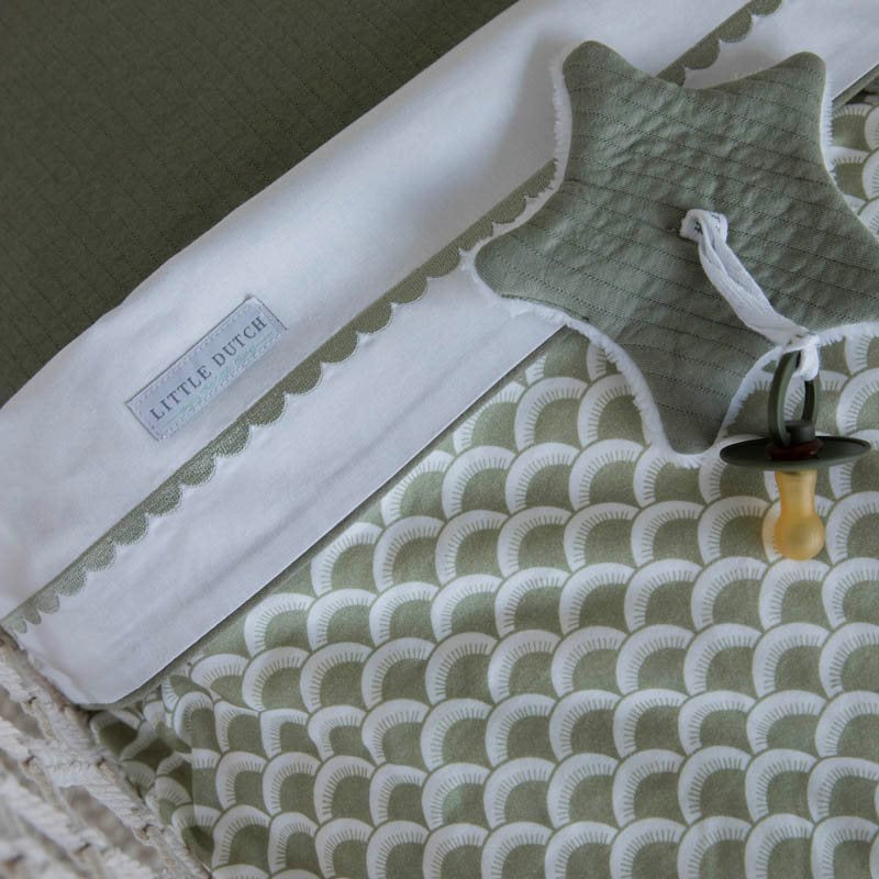 Drap-housse olive arrondi brodé  Drap-housse olive arrondi brodé