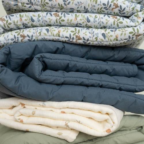 Ledikantdeken - Blauw - Forest Friends - Forest Adventure Ledikantdeken - Blauw - Forest Friends - Forest Adventure