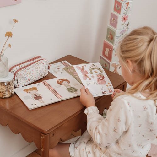 aankleed-en-stickerboek-fairy-garden aankleed-en-stickerboek-fairy-garden
