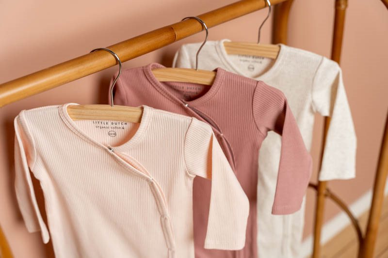 Strampler mit Umschlag Rippe Vintage Pink  Strampler mit Umschlag Rippe Vintage Pink