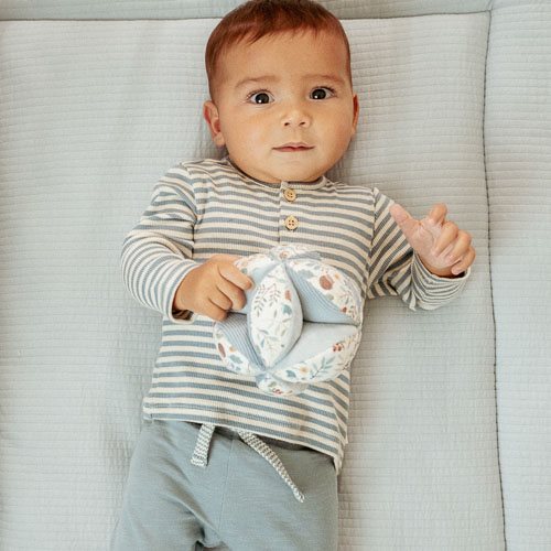 https://little-dutch.katanapim.com/content/images/thumbs/0023909_gebreid-vestje-baby-blue-44.jpeg https://little-dutch.katanapim.com/content/images/thumbs/0023909_gebreid-vestje-baby-blue-44.jpeg