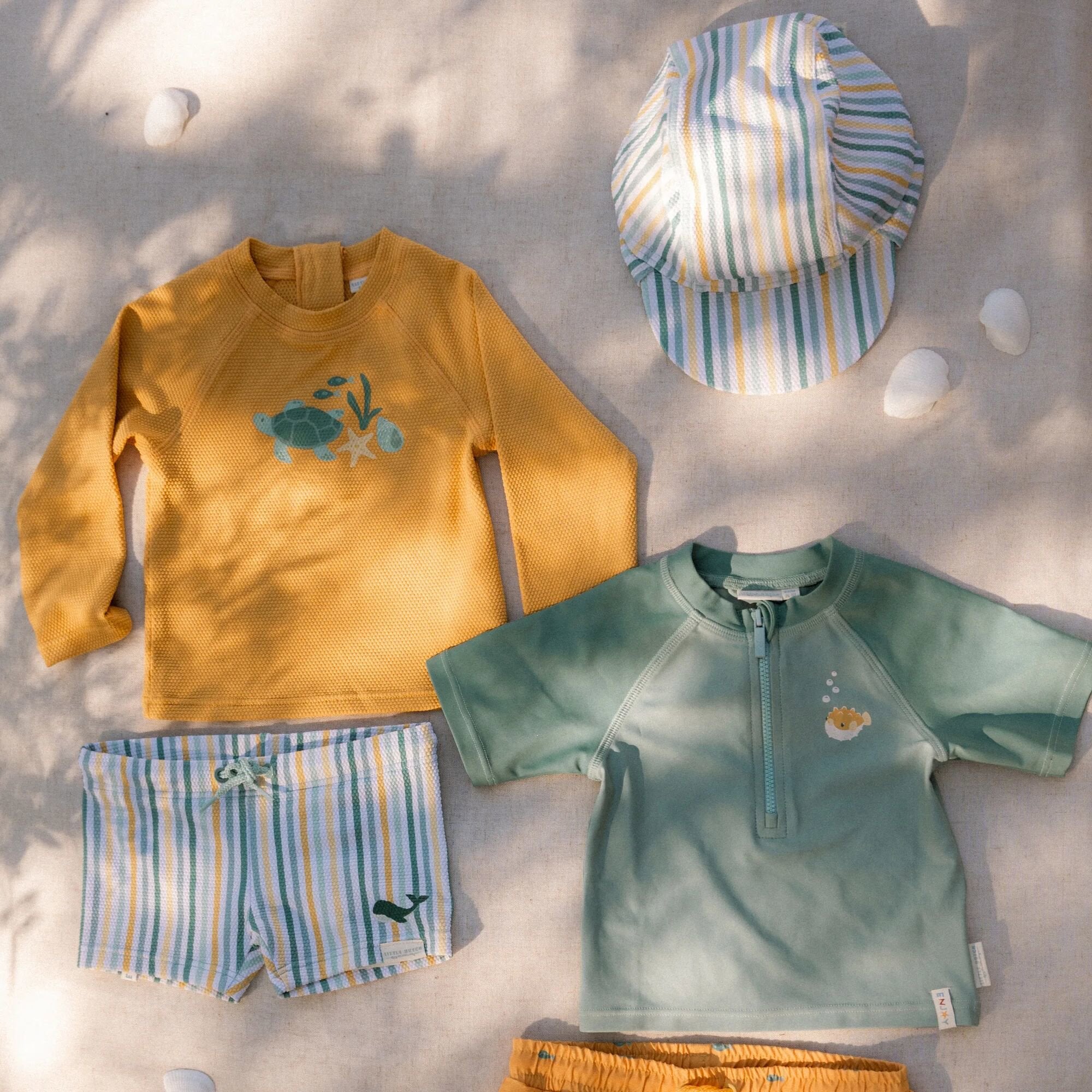 zwempet-meerkleurig-seashells-and-stripes-gestreept zwempet-meerkleurig-seashells-and-stripes-gestreept