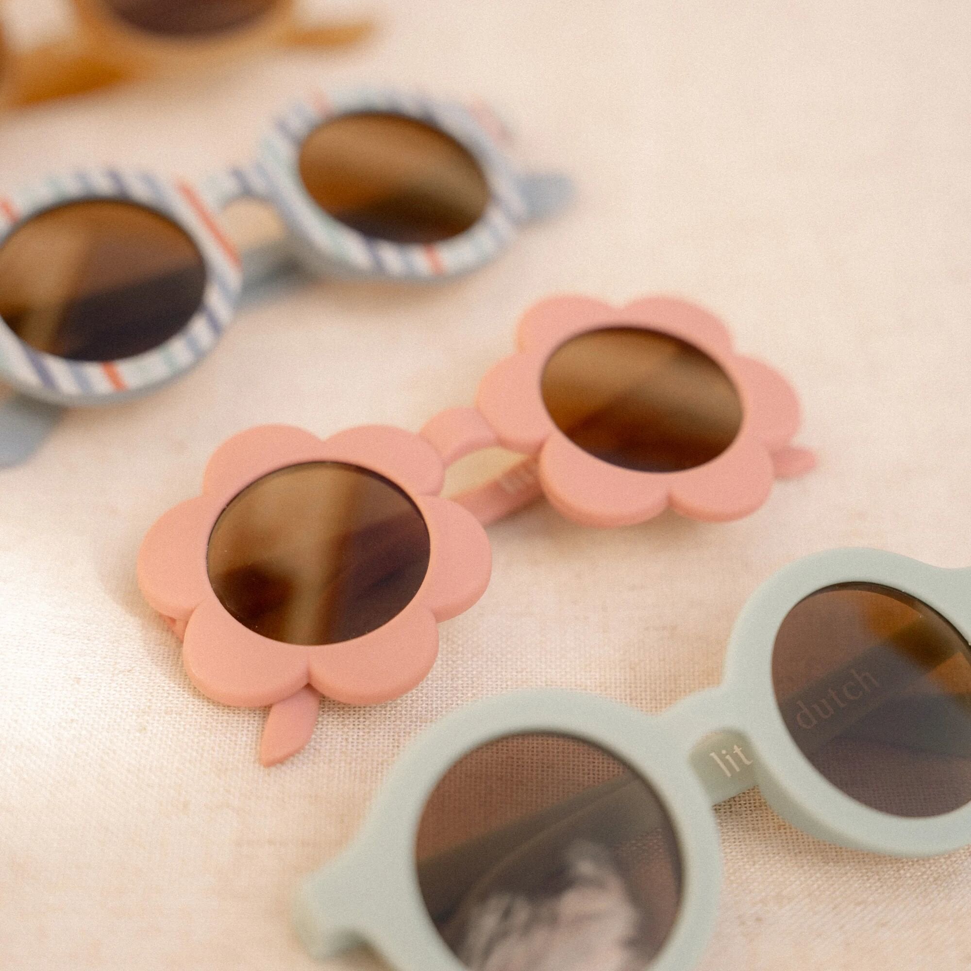 kinderzonnebril-bloem-roze kinderzonnebril-bloem-roze