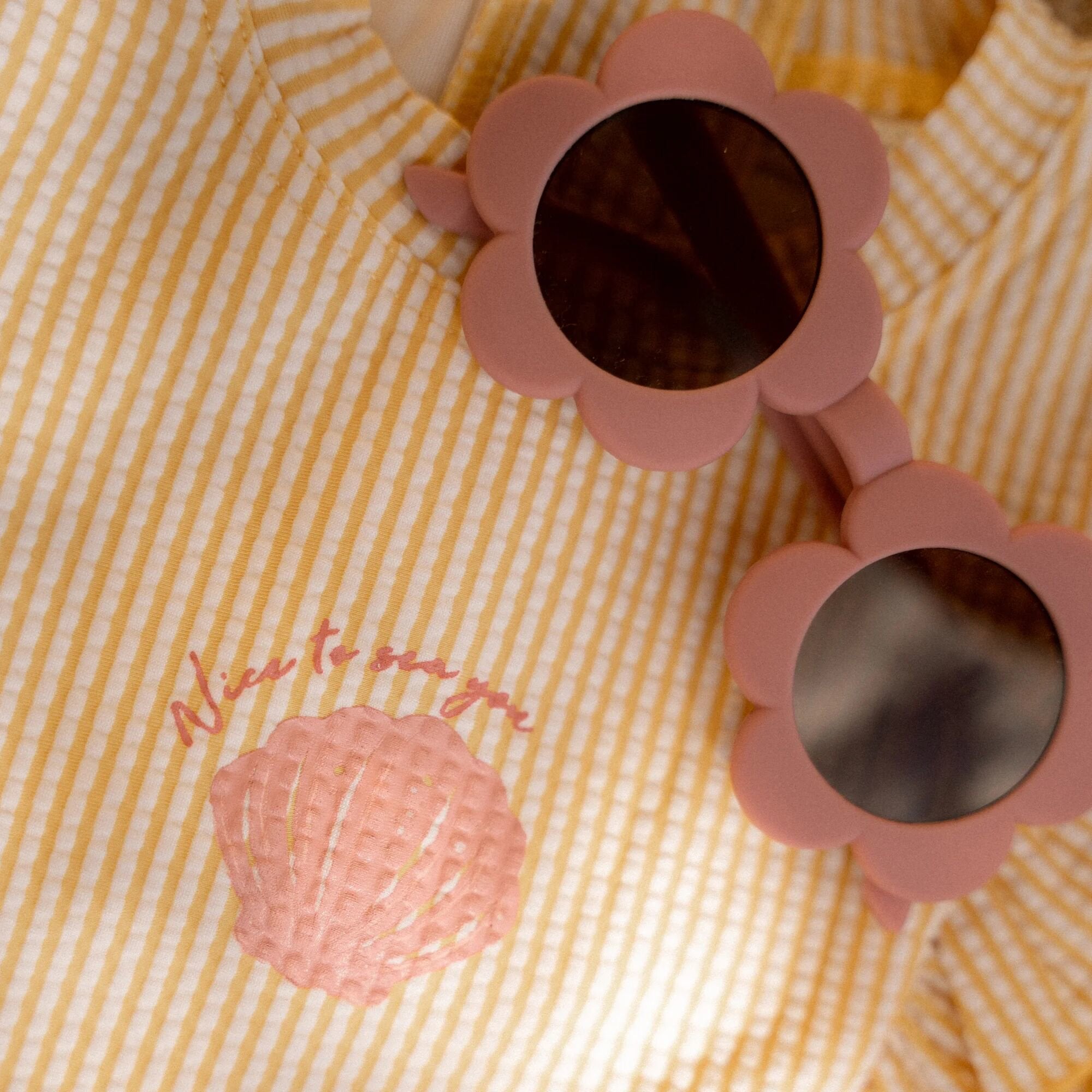 kinderzonnebril-bloem-roze kinderzonnebril-bloem-roze