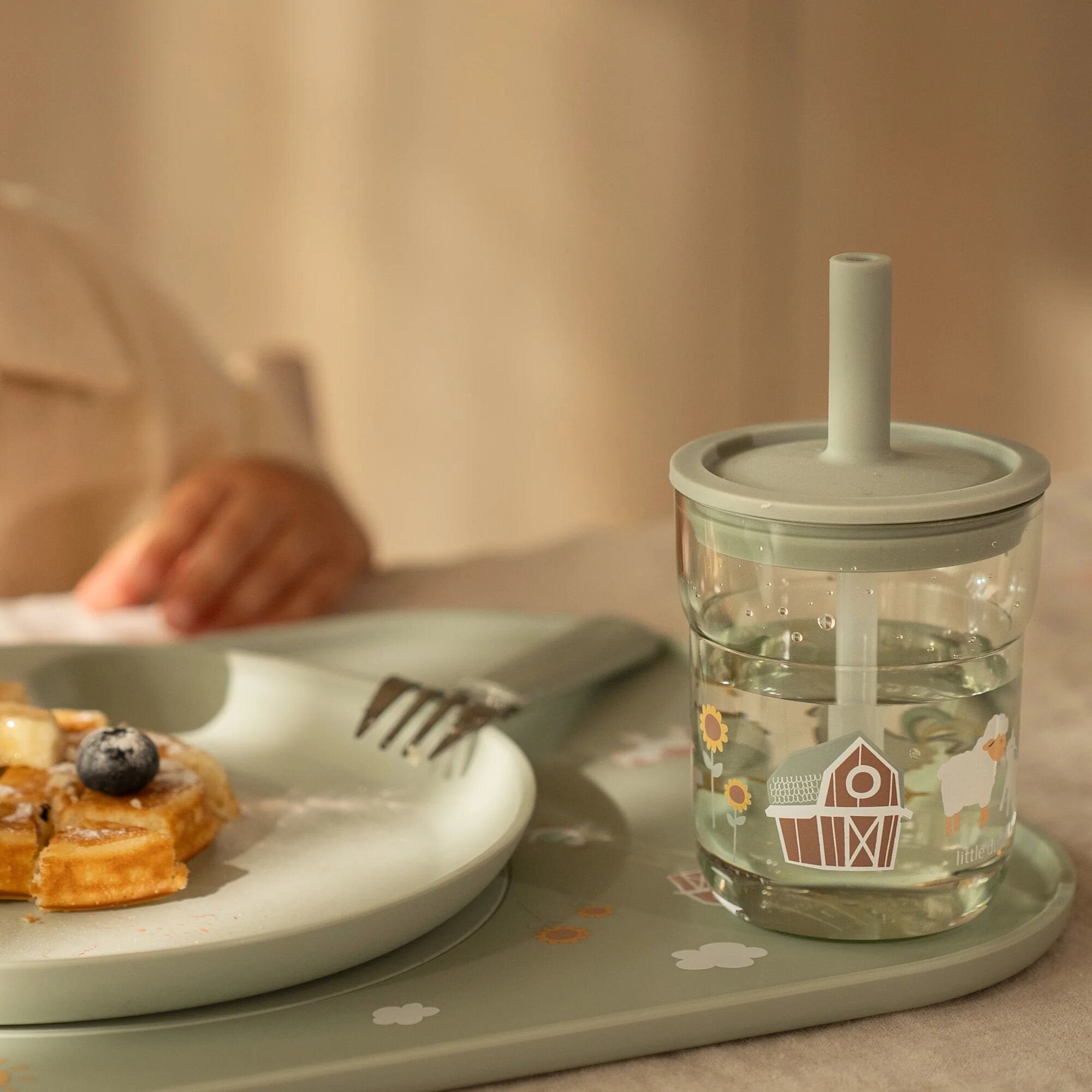 kinderglas-mio-250-ml-met-rietje-little-farm kinderglas-mio-250-ml-met-rietje-little-farm