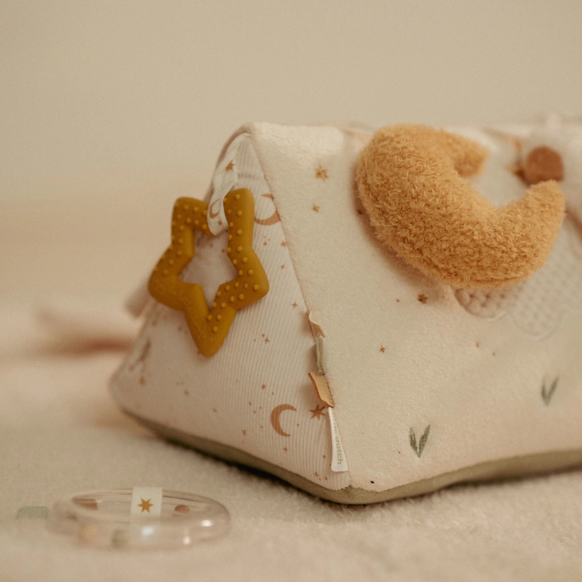 activiteiten-driehoek-wit-newborn-naturals activiteiten-driehoek-wit-newborn-naturals