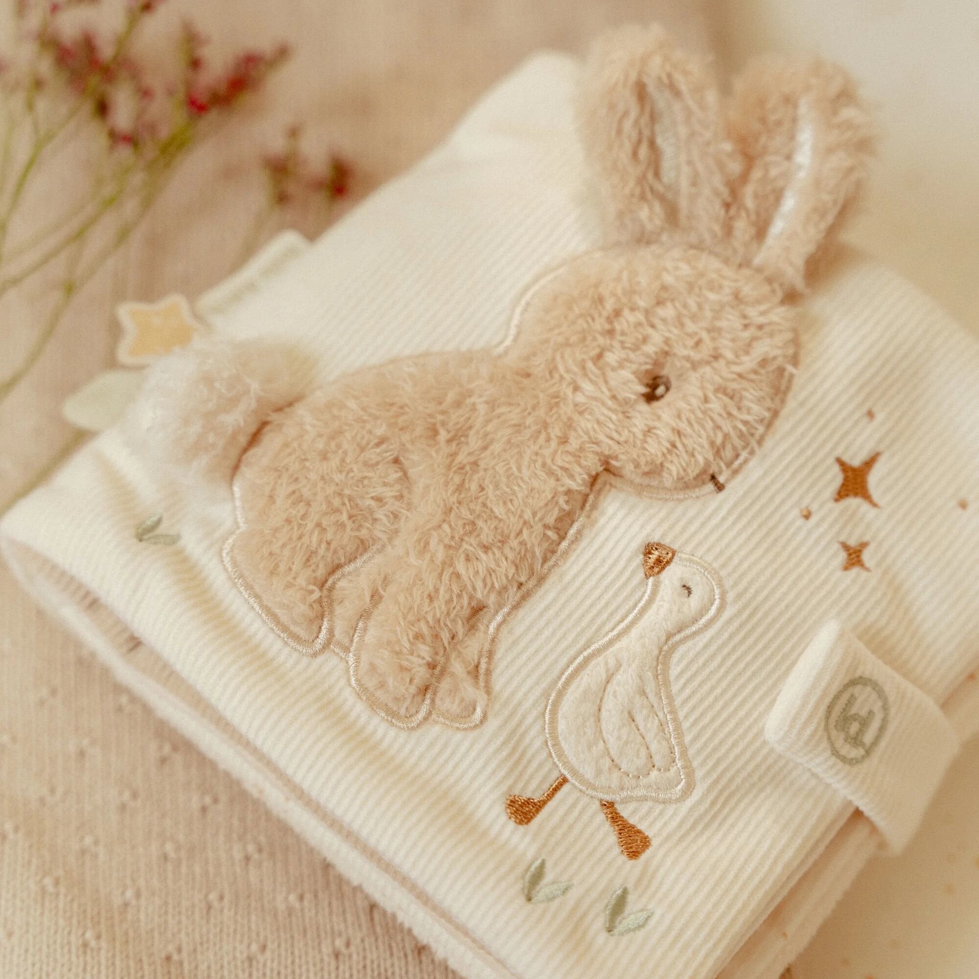 activiteitenboekje-beige-newborn-naturals activiteitenboekje-beige-newborn-naturals