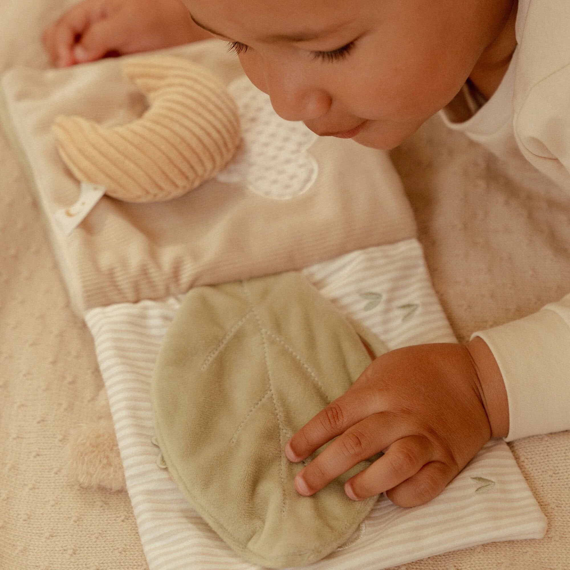 activiteitenboekje-beige-newborn-naturals activiteitenboekje-beige-newborn-naturals