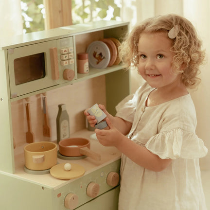 Wooden play kitchen - Green - Essentials  houten-mintkleurige-speelkeuken-met-keukengerei