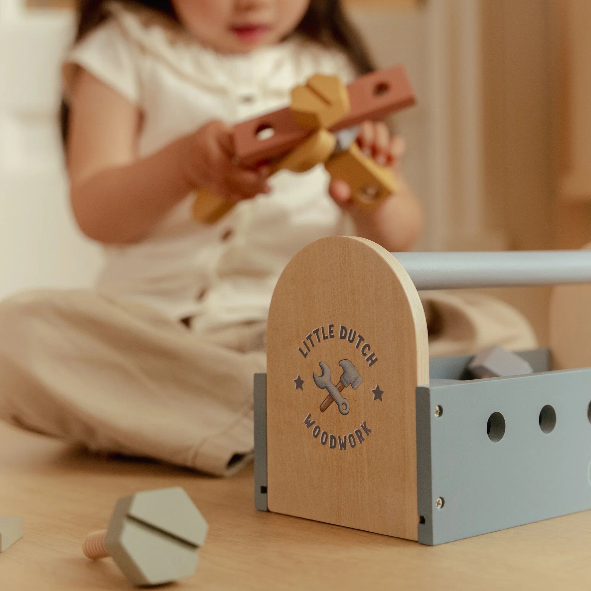 houten-gereedschapskist-met-hamerbank houten-gereedschapskist-met-hamerbank