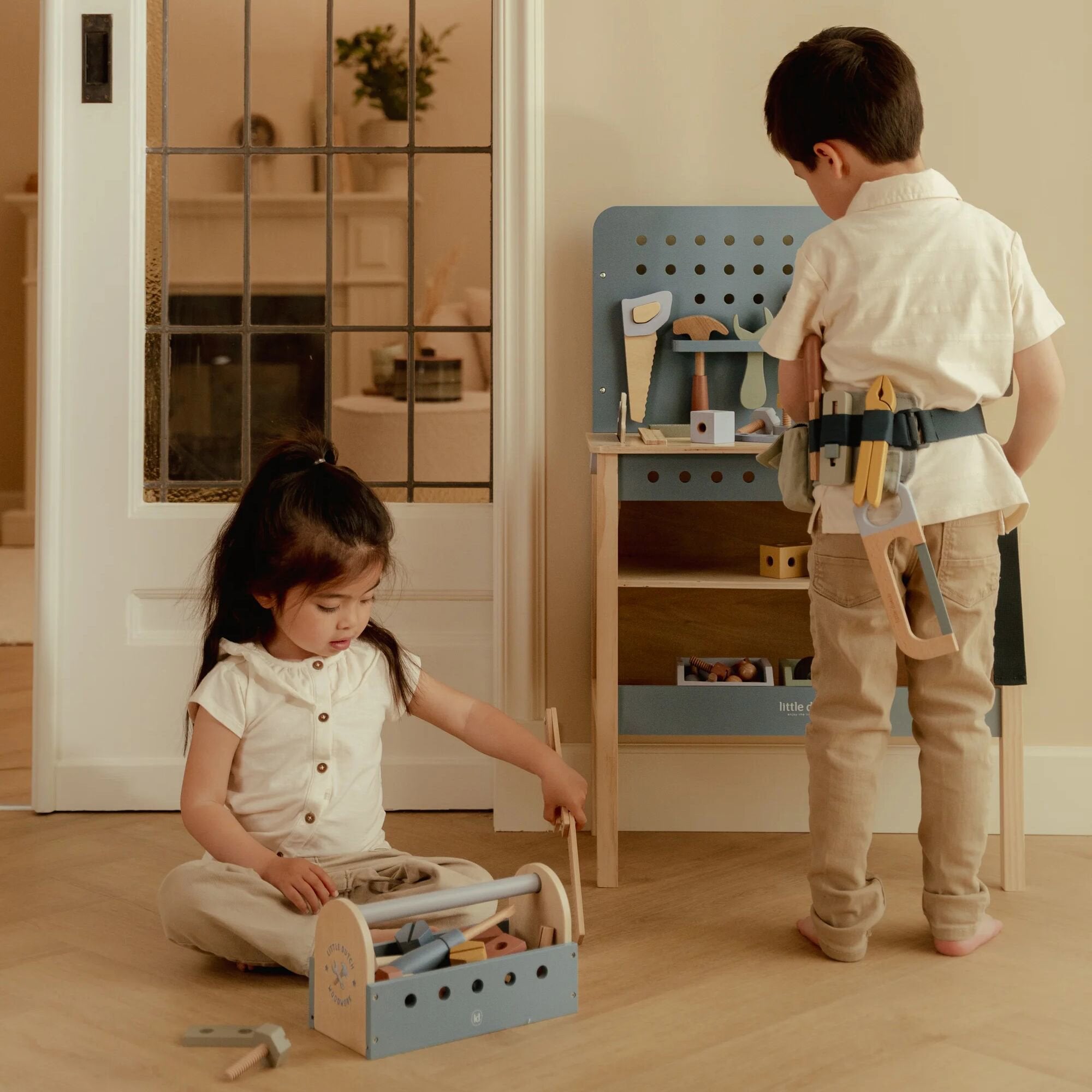 houten-gereedschapskist-met-hamerbank houten-gereedschapskist-met-hamerbank