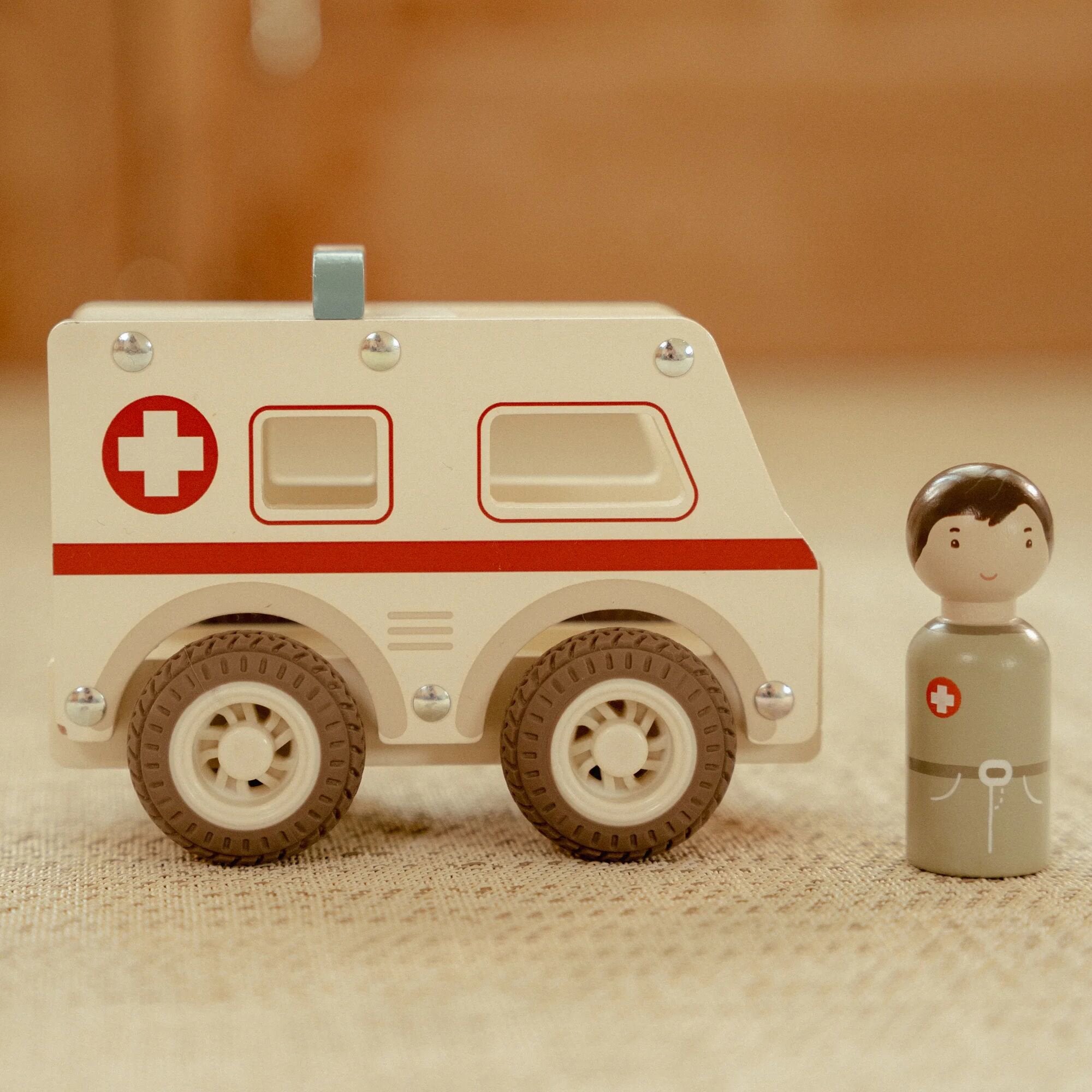 ambulance-met-pegdoll-fsc ambulance-met-pegdoll-fsc