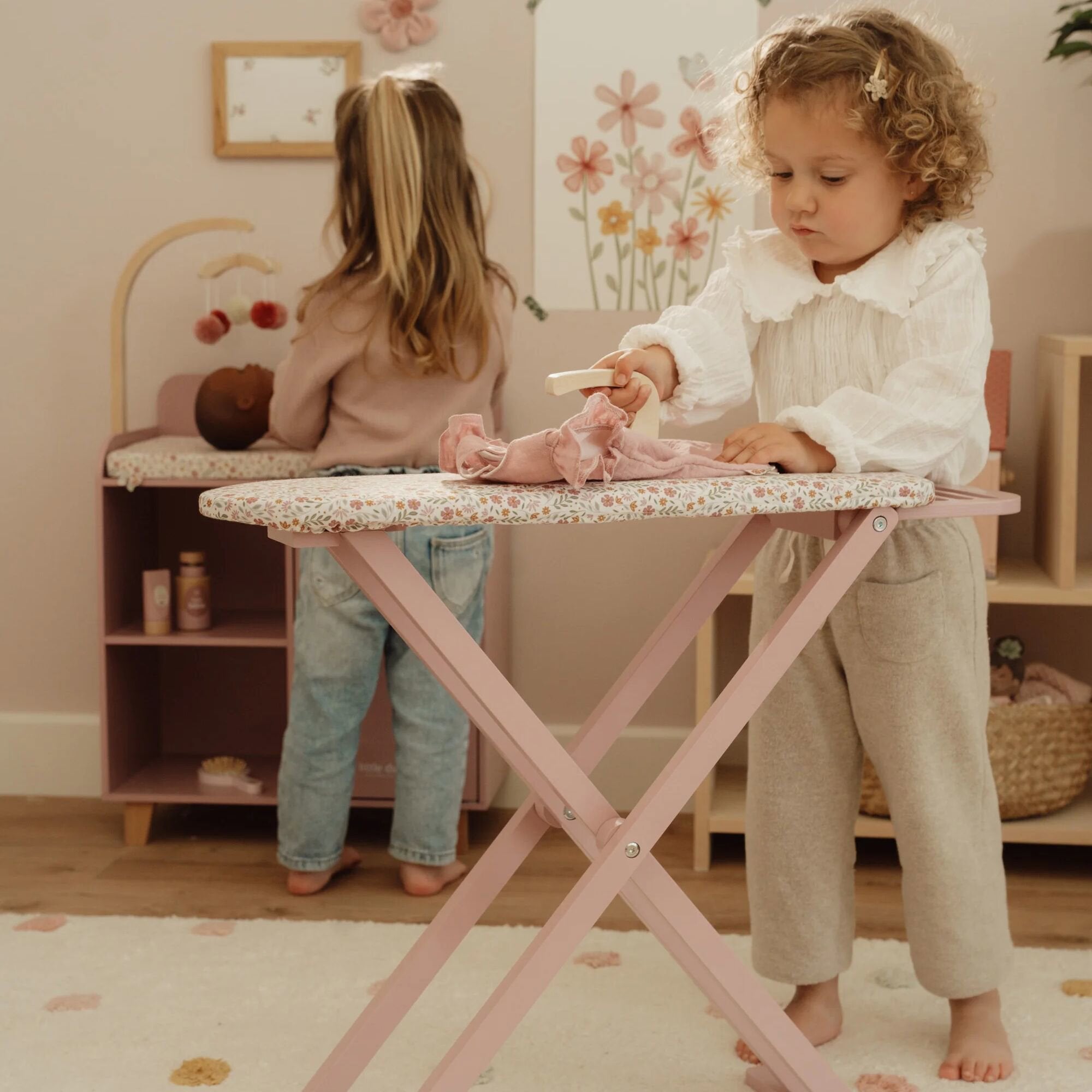 houten-strijkplank-met-strijkijzer houten-strijkplank-met-strijkijzer