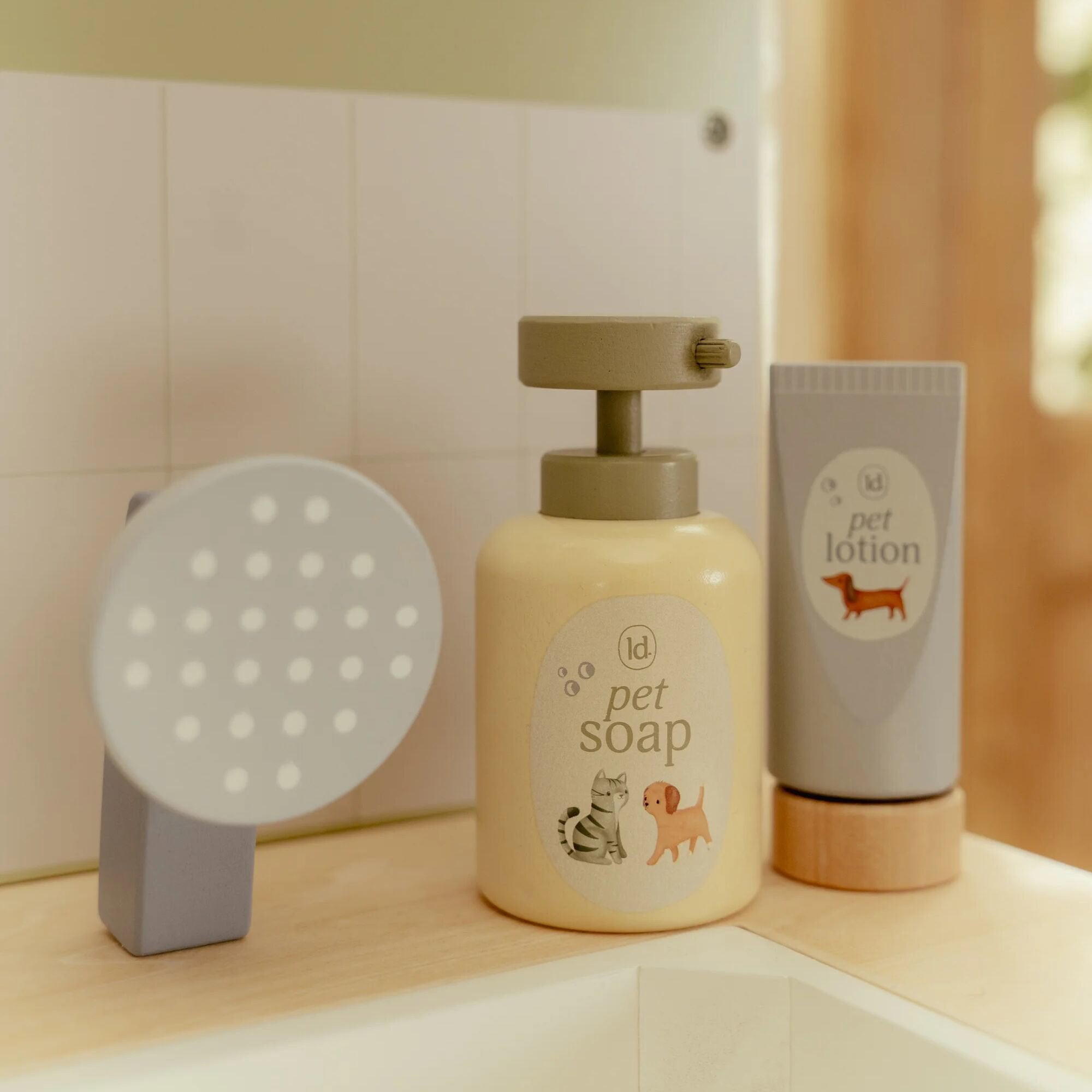 houten-dierenartspraktijk-met-medische-instrumenten houten-dierenartspraktijk-met-medische-instrumenten