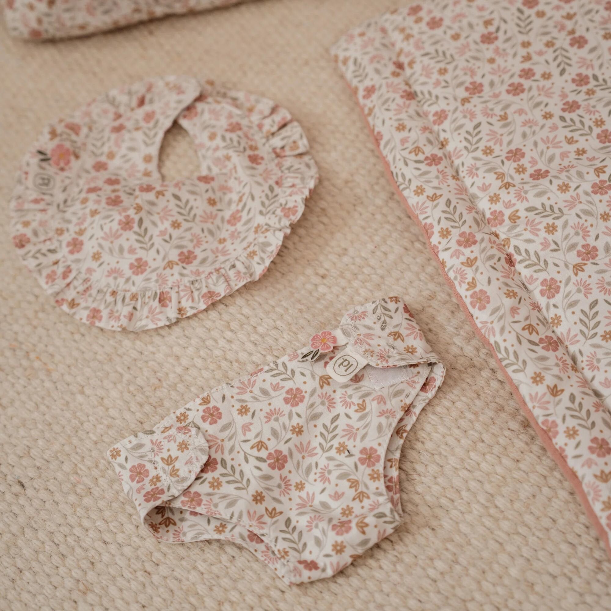 luiertas-pop-met-accessoires-voor-verzorging luiertas-pop-met-accessoires-voor-verzorging