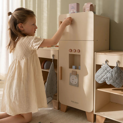 Wooden refrigerator – Essentials – Limited edition  houten-koelkast-met-ijsblokjesmaker-en-ingredienten