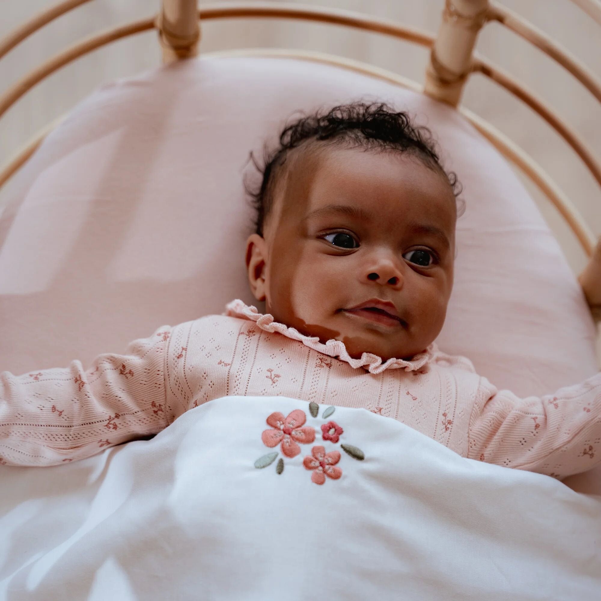 Hoeslaken – Roze – 70 x 140/150 cm – Essentials Hoeslaken – Roze – 70 x 140/150 cm – Essentials