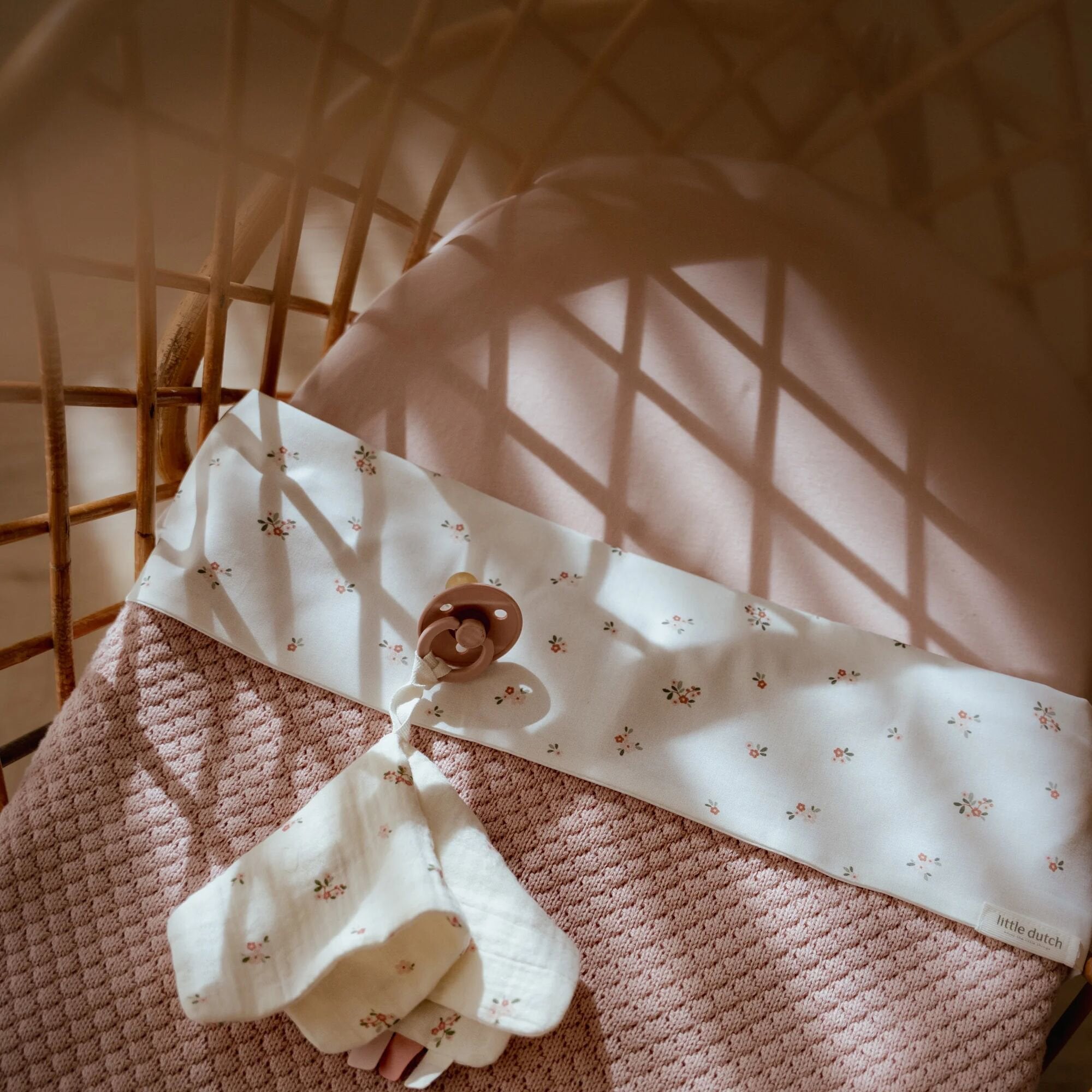 junior-hoeslaken-roze-maat-junior-essentials junior-hoeslaken-roze-maat-junior-essentials