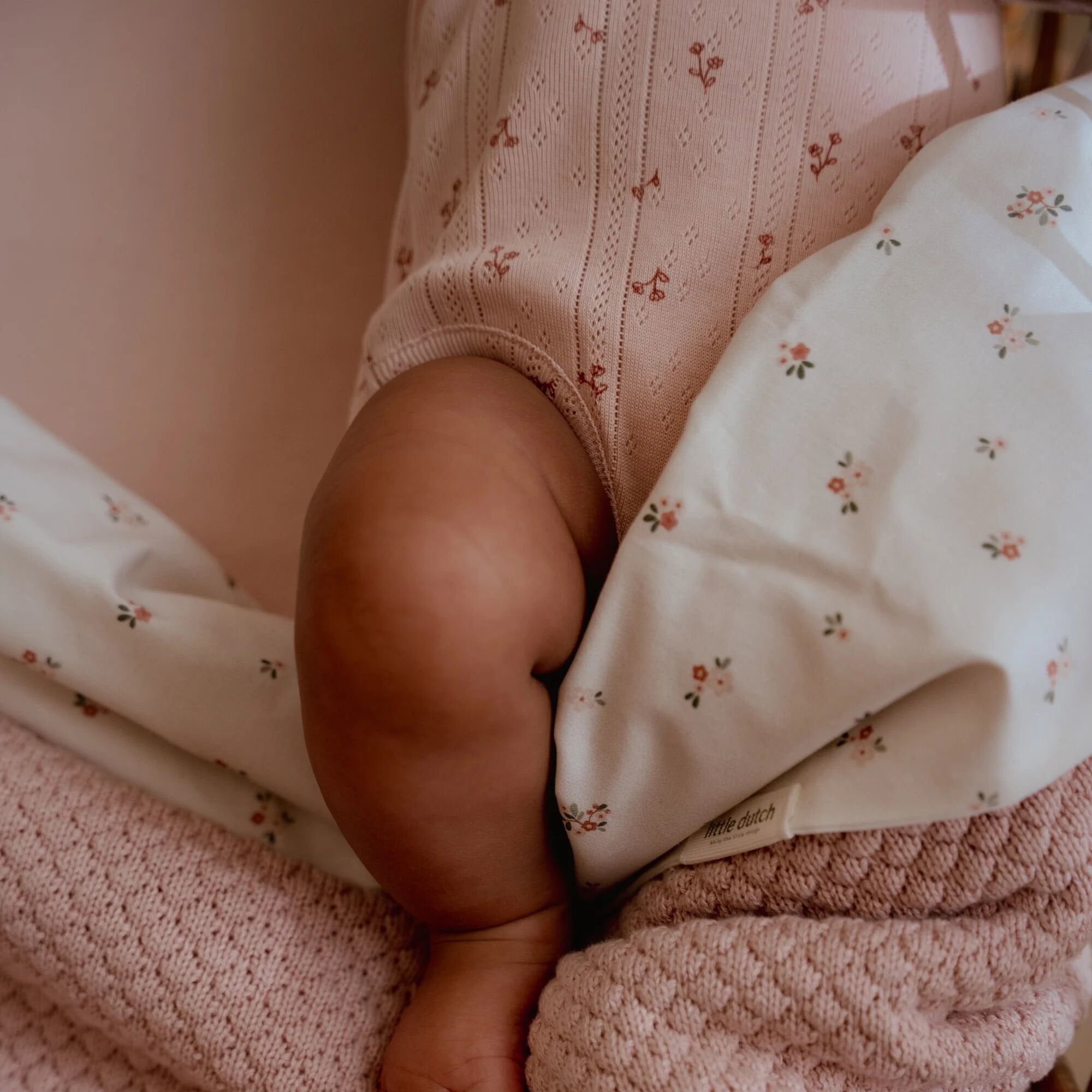 junior-hoeslaken-roze-maat-junior-essentials junior-hoeslaken-roze-maat-junior-essentials