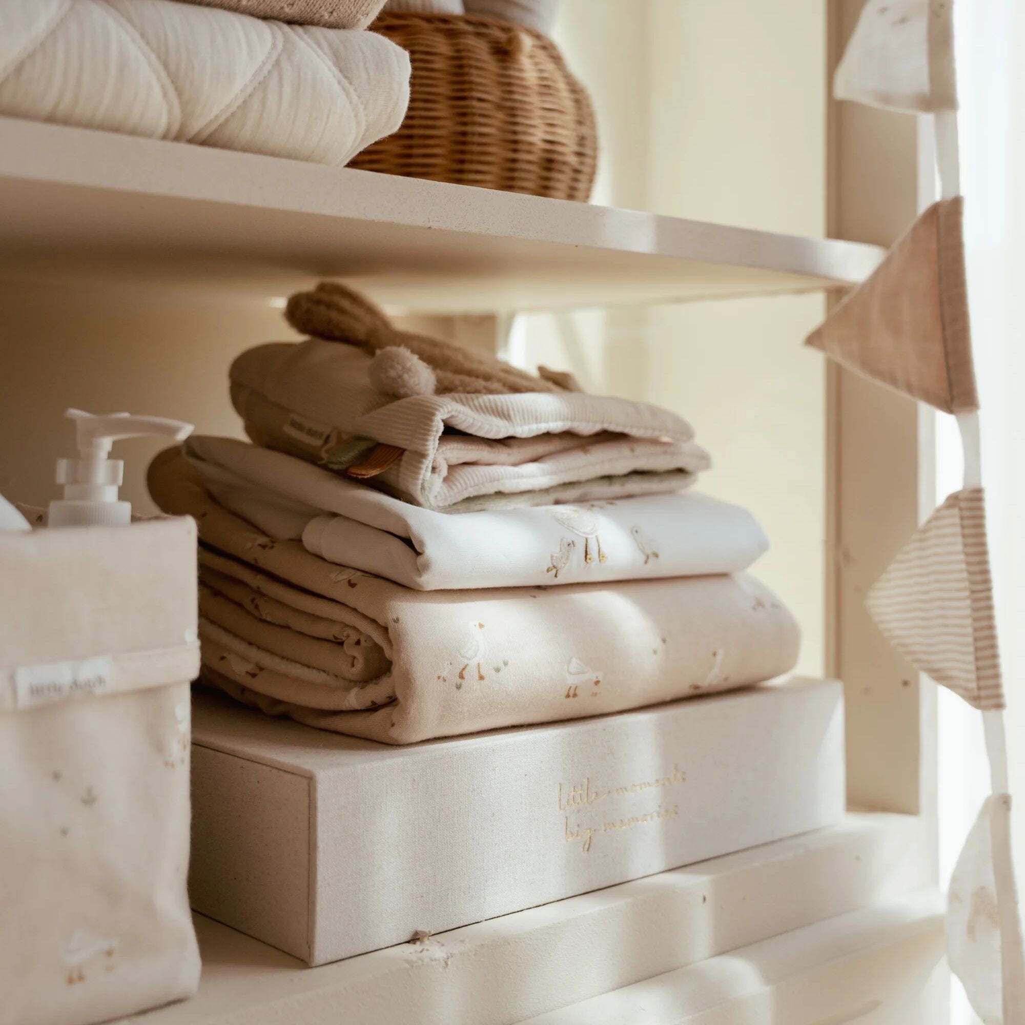 wiegdeken-beige-newborn-naturals-little-goose wiegdeken-beige-newborn-naturals-little-goose