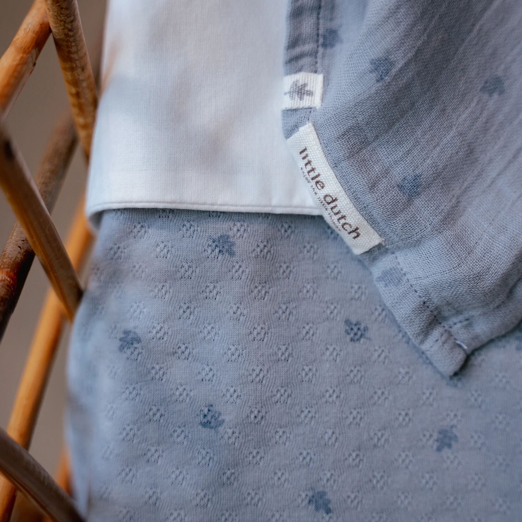 wiegdeken-blauw-essentials wiegdeken-blauw-essentials