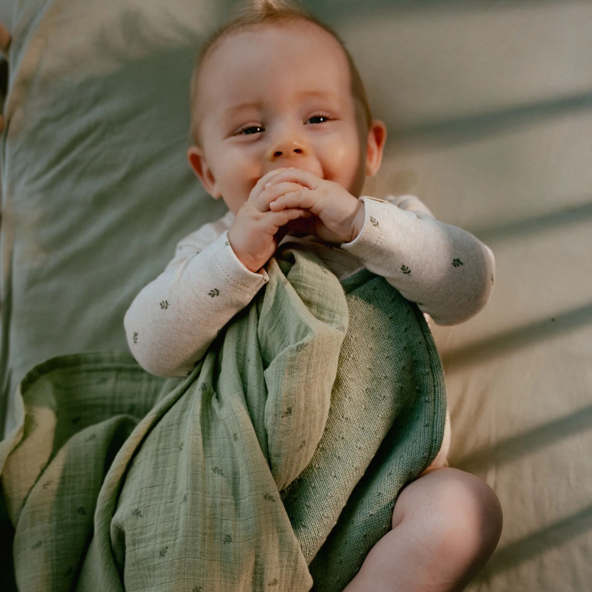 ledikant-deken-groen-essentials ledikant-deken-groen-essentials