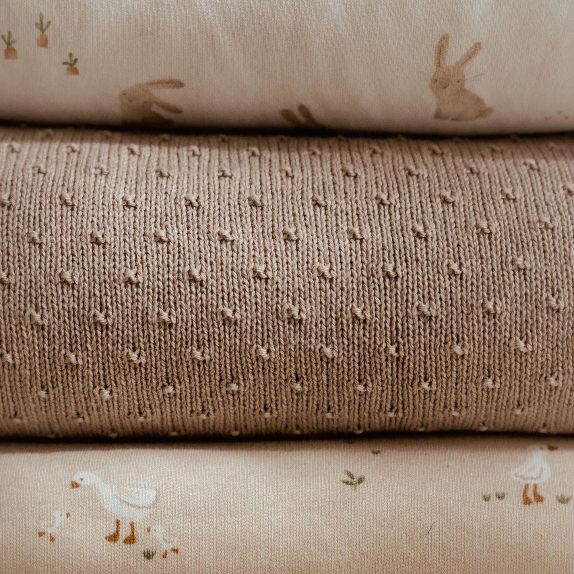 ledikant-deken-beige-essentials ledikant-deken-beige-essentials