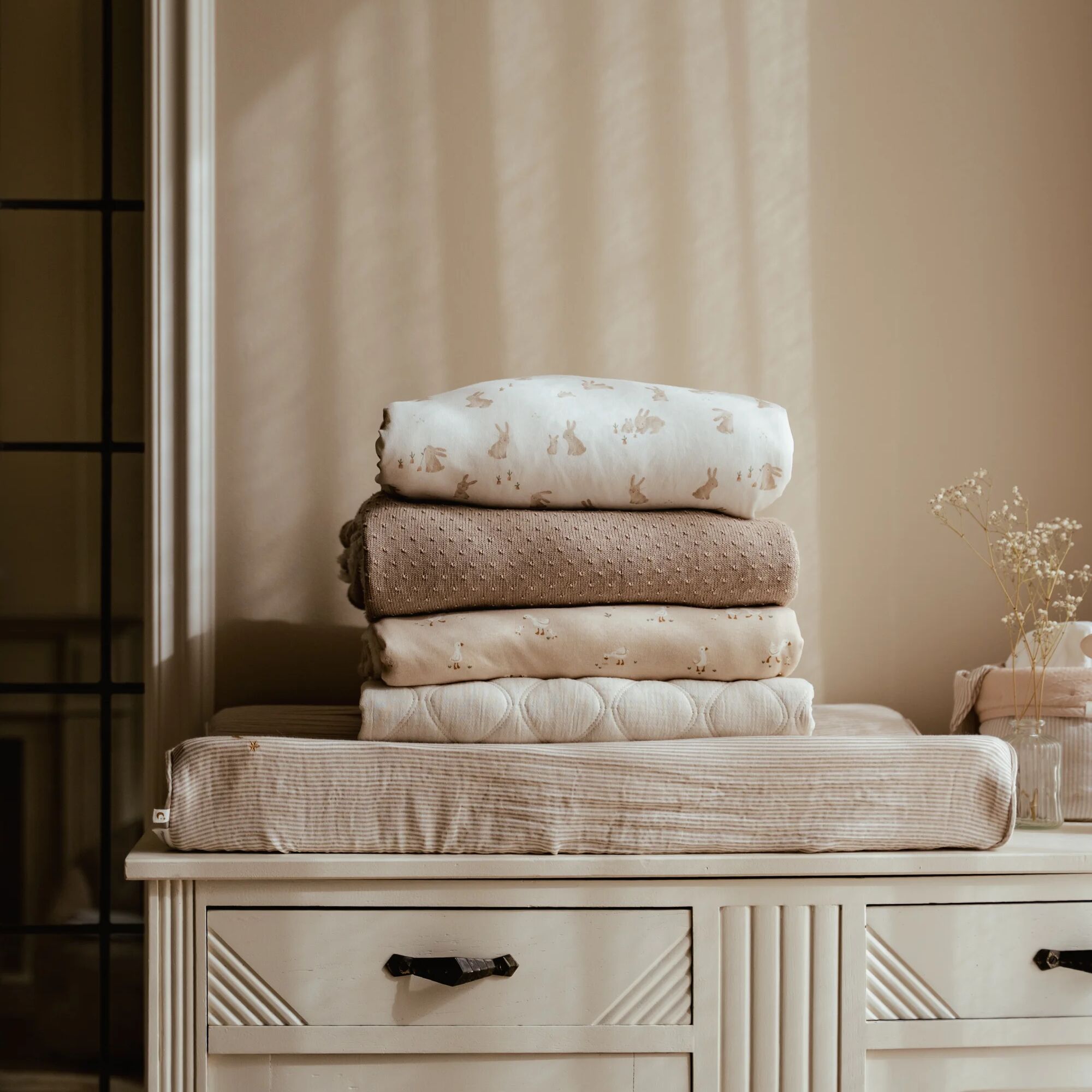 gebreid-ledikant-deken-fleece-beige-essentials gebreid-ledikant-deken-fleece-beige-essentials