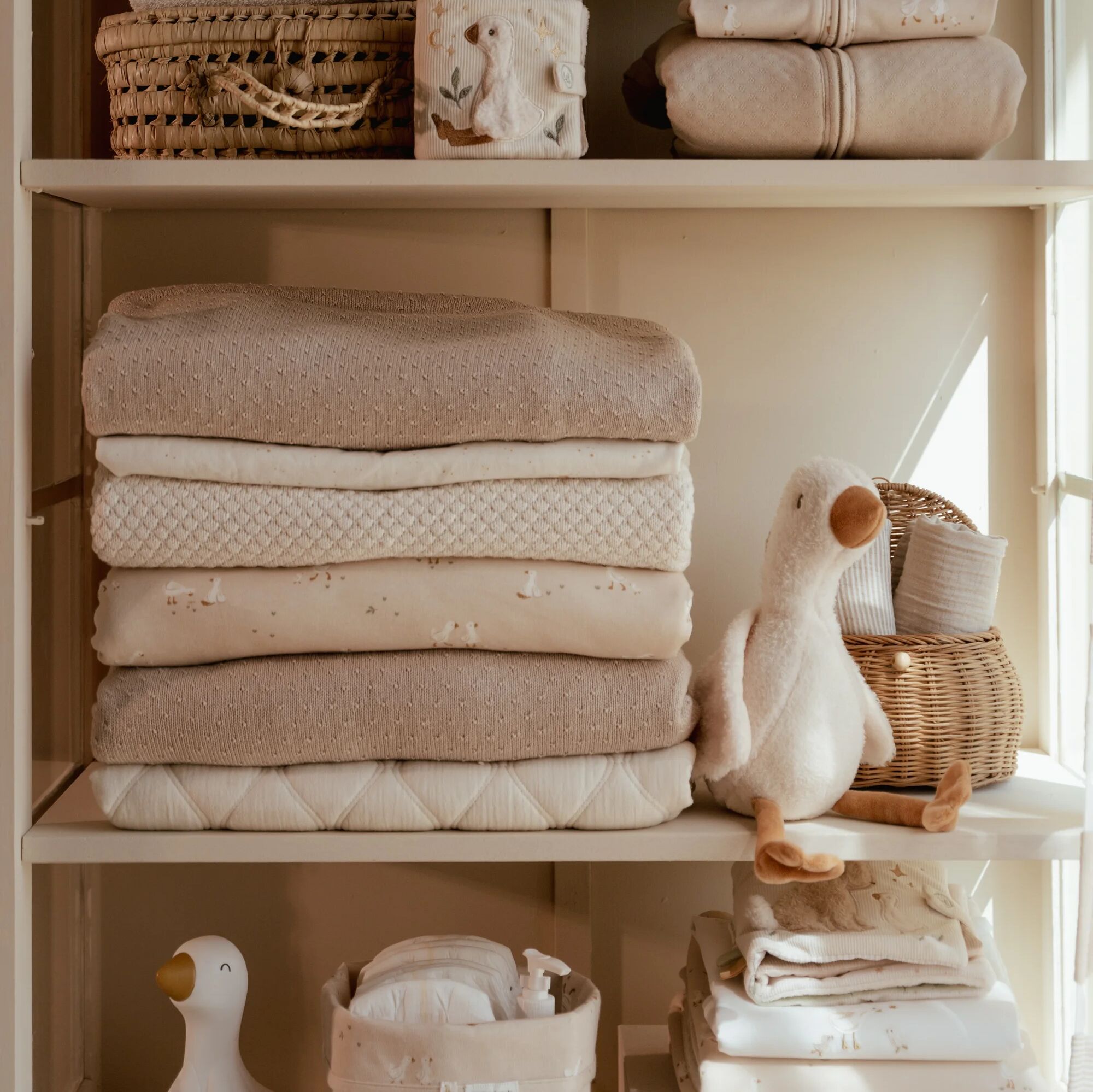 gebreid-ledikant-deken-fleece-beige-essentials gebreid-ledikant-deken-fleece-beige-essentials