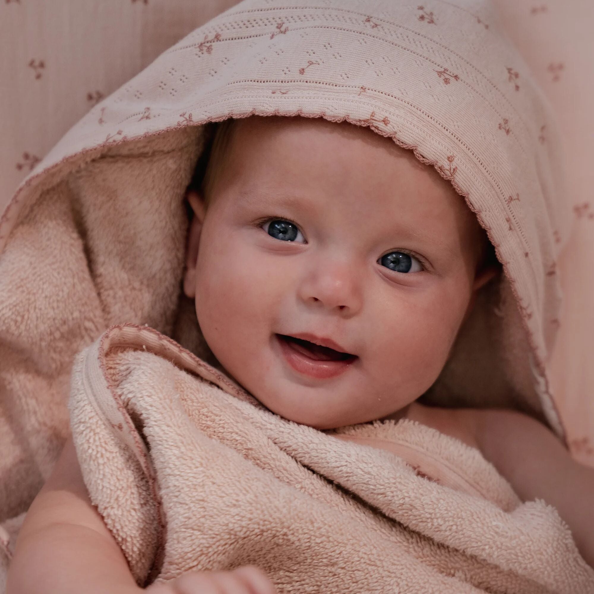 Bath cape - Pink - 100 x 100 - Essentials  Bath cape - Pink - 100 x 100 - Essentials