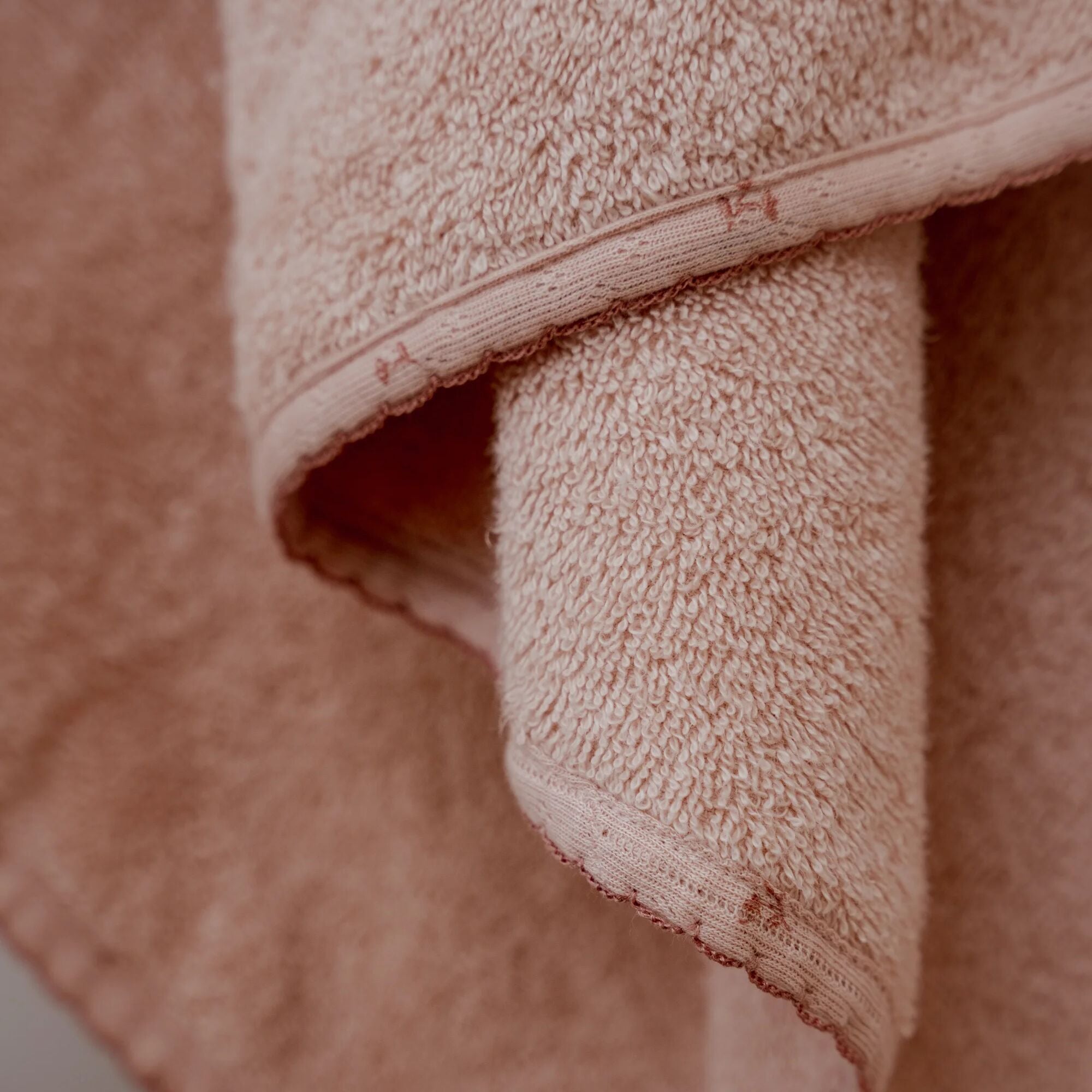 badcape-roze-100-x-100-essentials badcape-roze-100-x-100-essentials