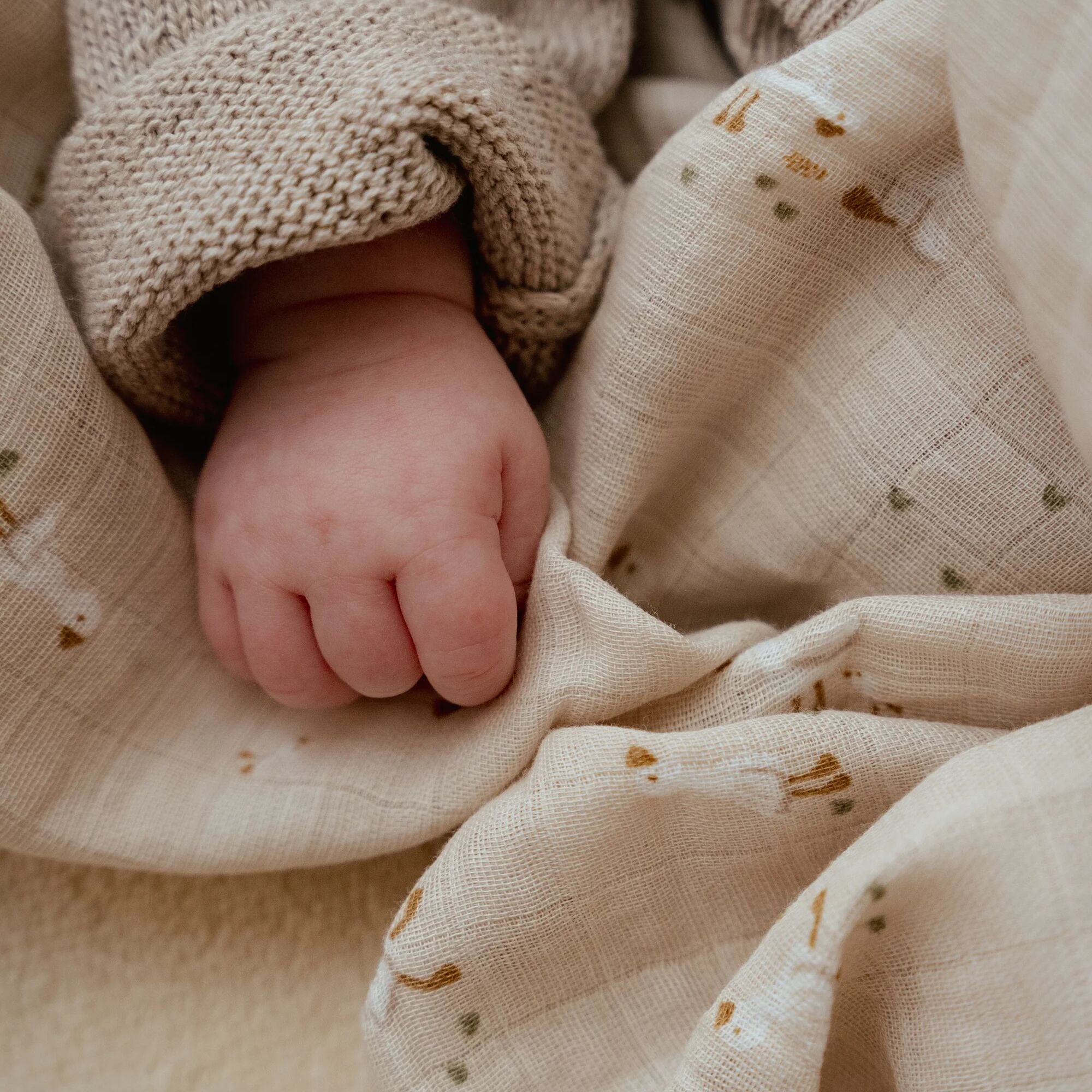 swaddle-beige-maat-120-cm-newborn-naturals-little-goose swaddle-beige-maat-120-cm-newborn-naturals-little-goose