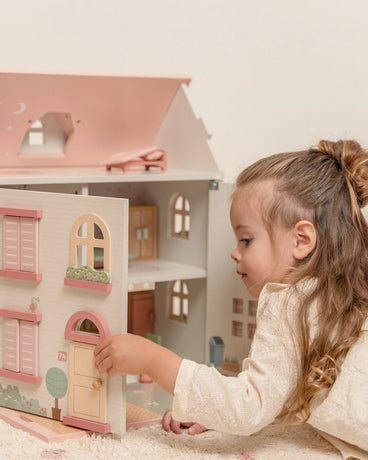 Dollhouses & Accessories