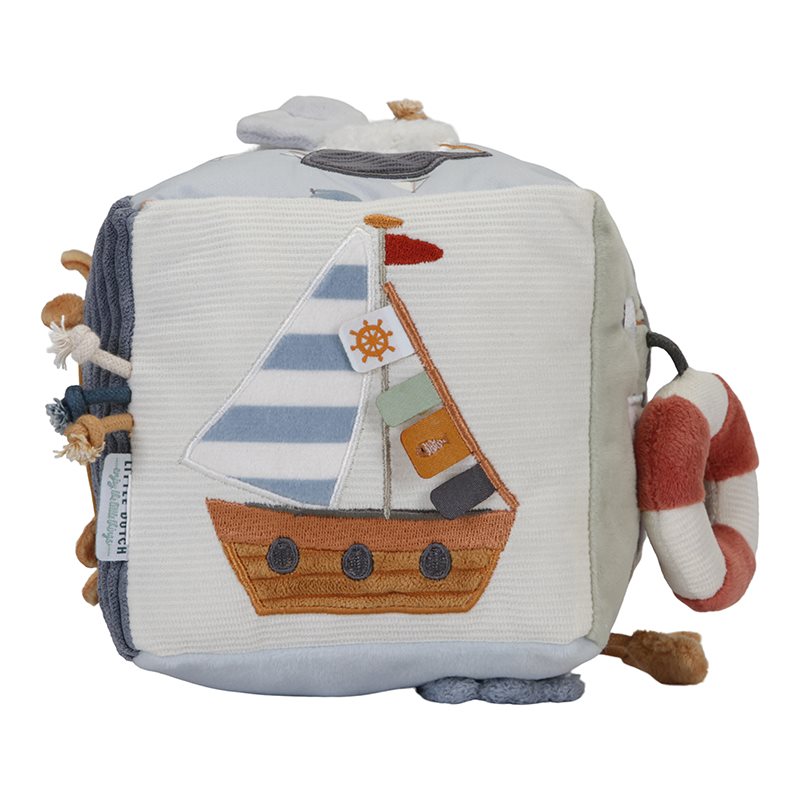 Activity cube Sailors Bay