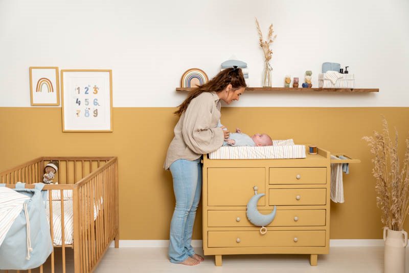 Les lingettes de bébé couvrent le bleu doux pur