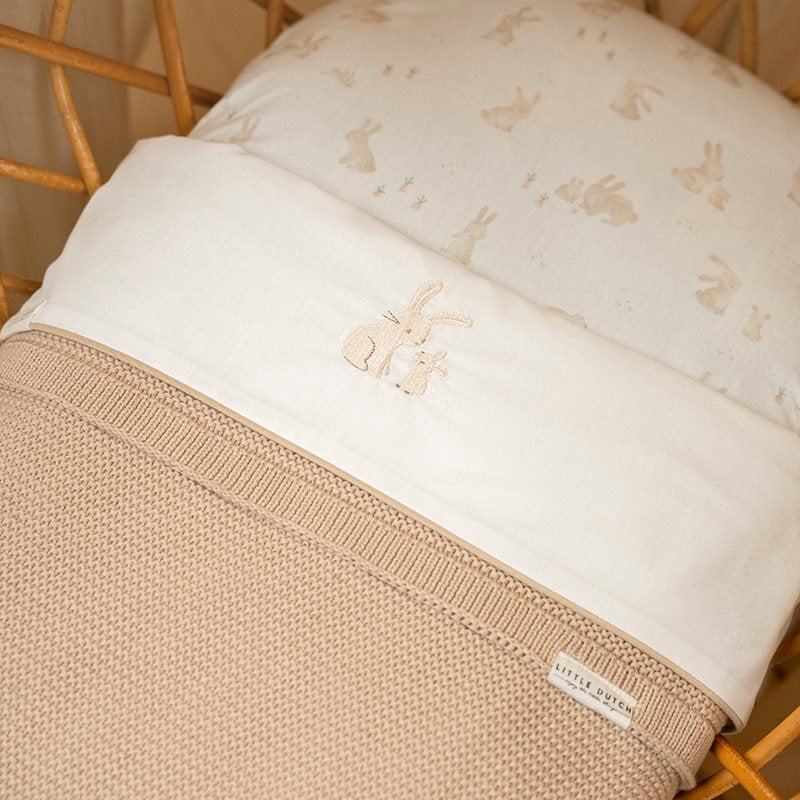 Knitted crib blanket beige