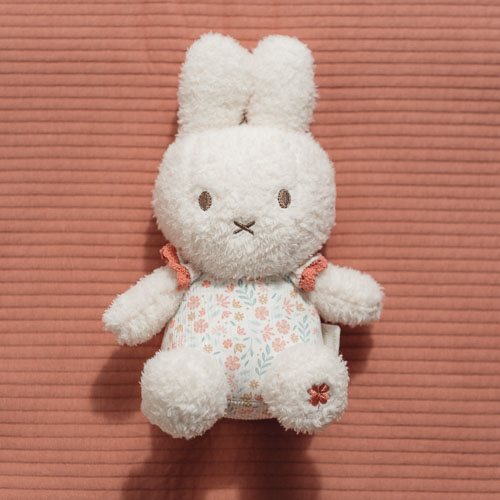 nijntje-knuffel-20-cm-lucky-blossom