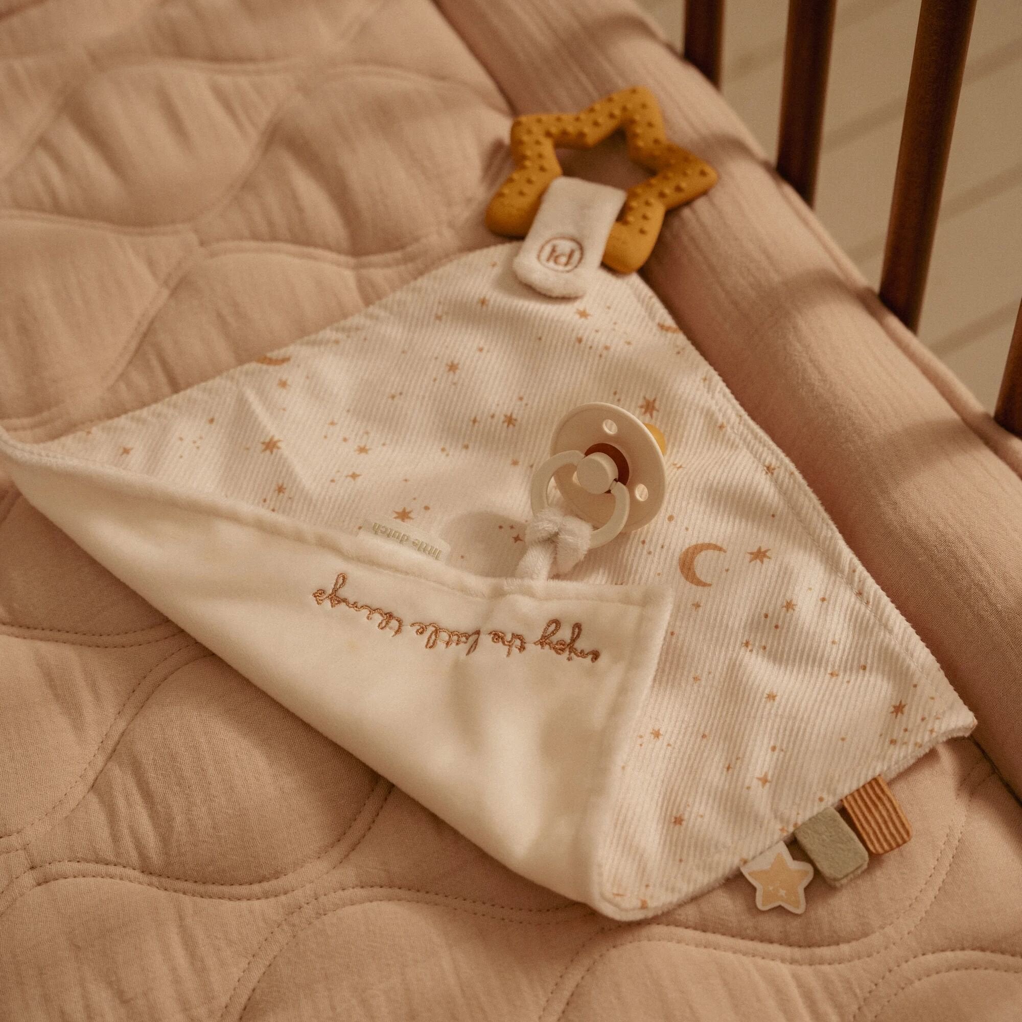 knuffeldoekje-met-bijtring-newborn-naturals