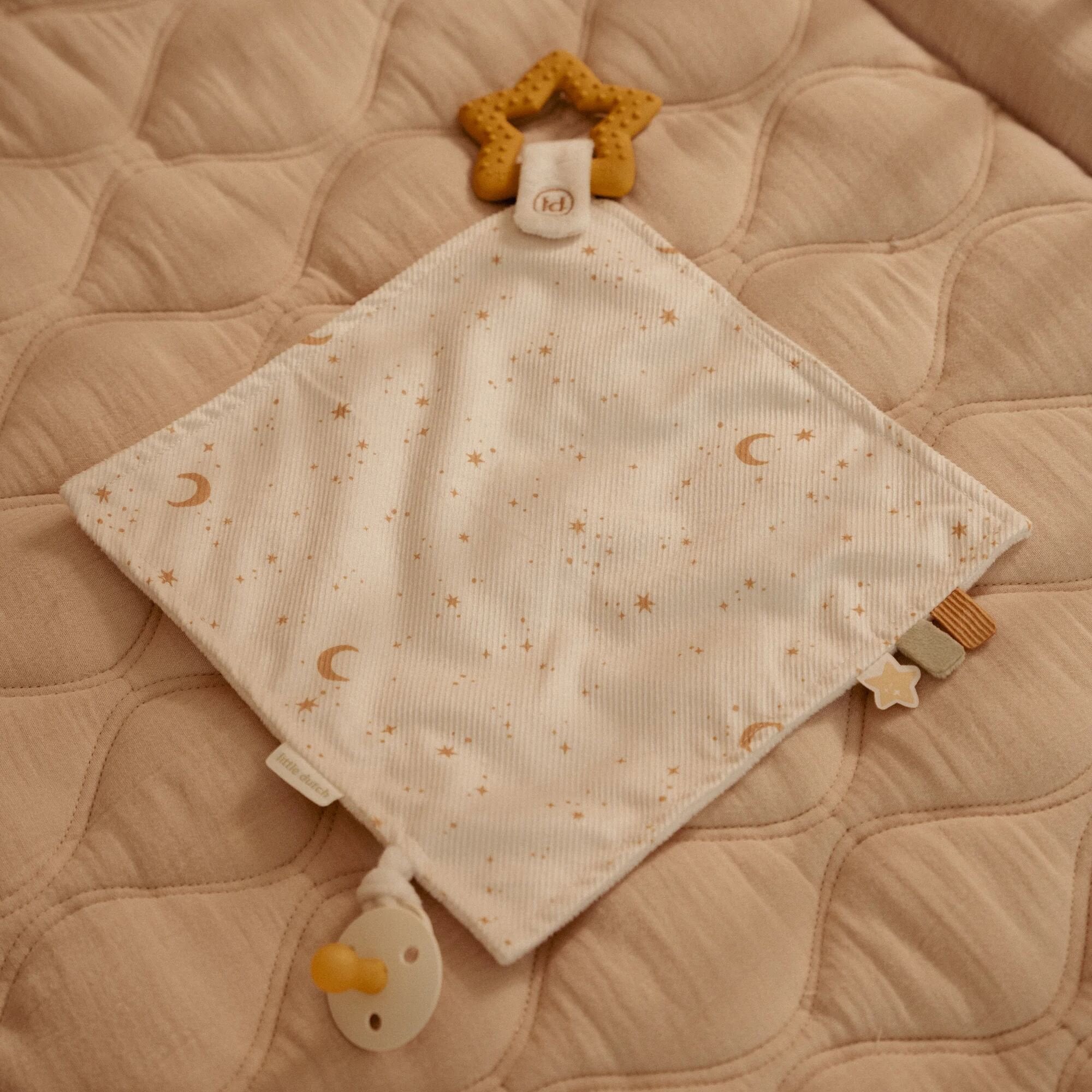 knuffeldoekje-met-bijtring-newborn-naturals