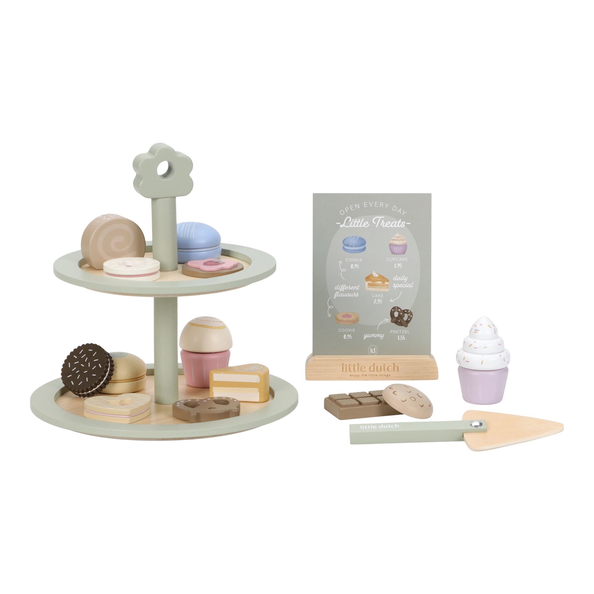 houten-etagere-met-taart-en-gebakjes
