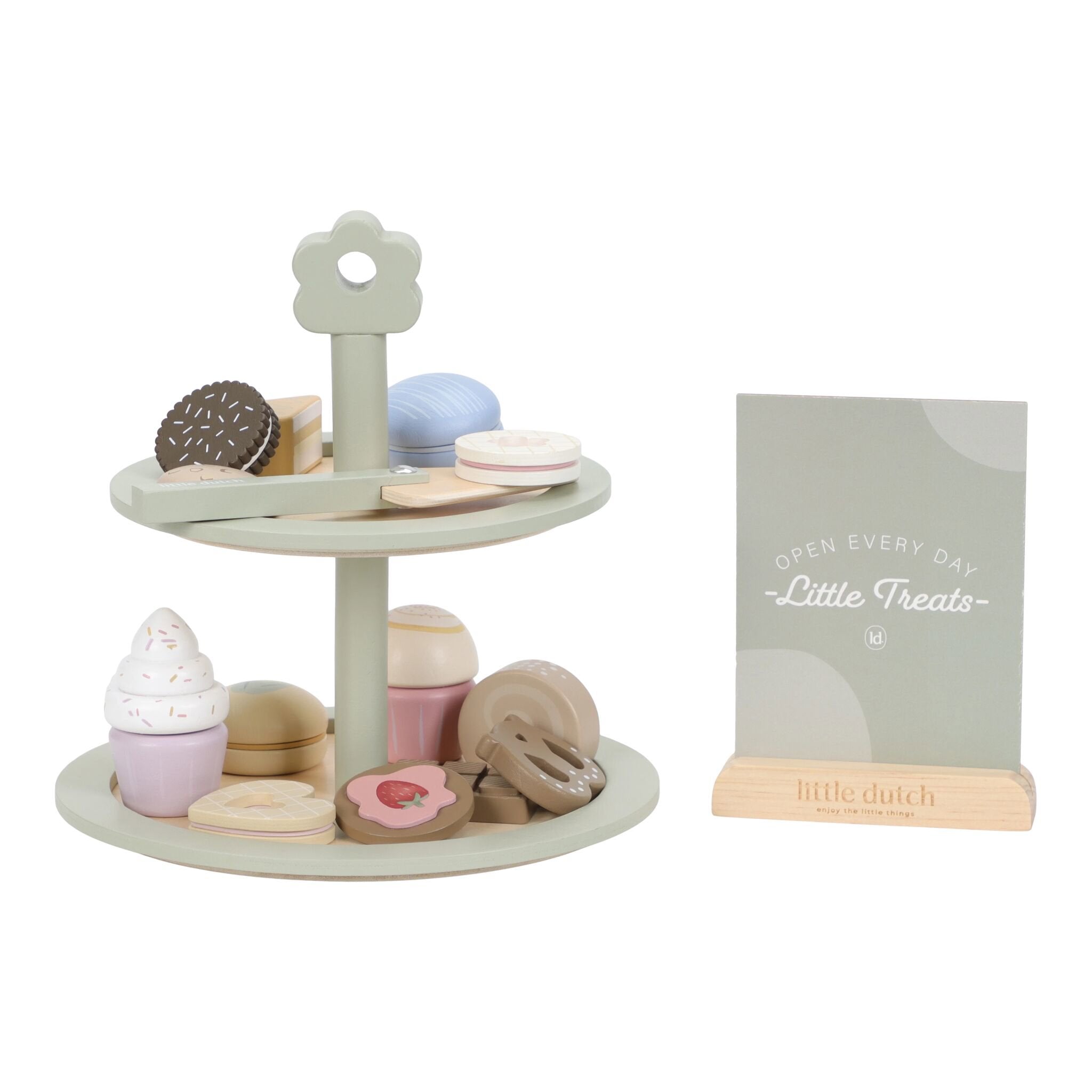 houten-etagere-met-taart-en-gebakjes