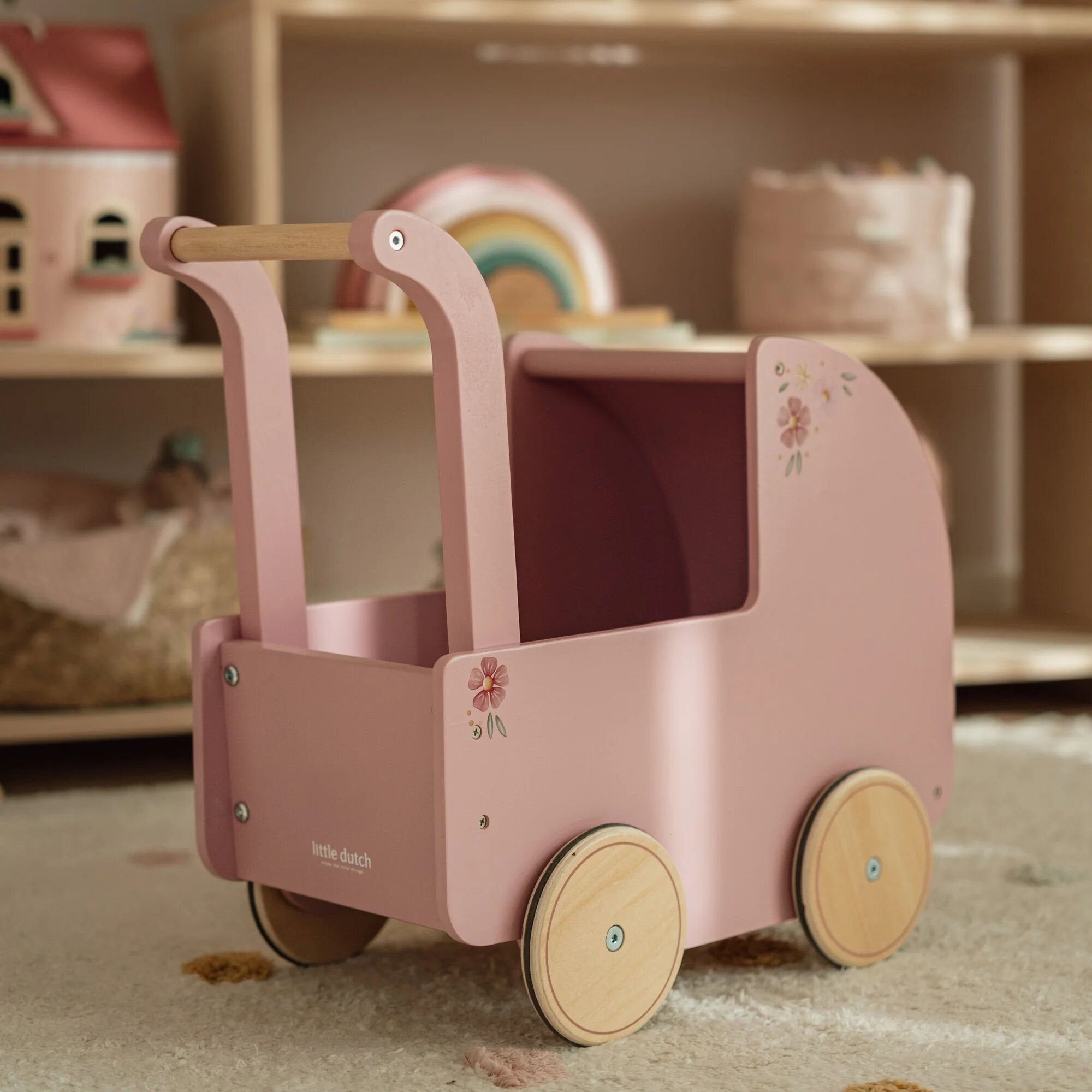 Houten poppenwagen wit met grijze stippen Houten poppenwagen wit met grijze stippen