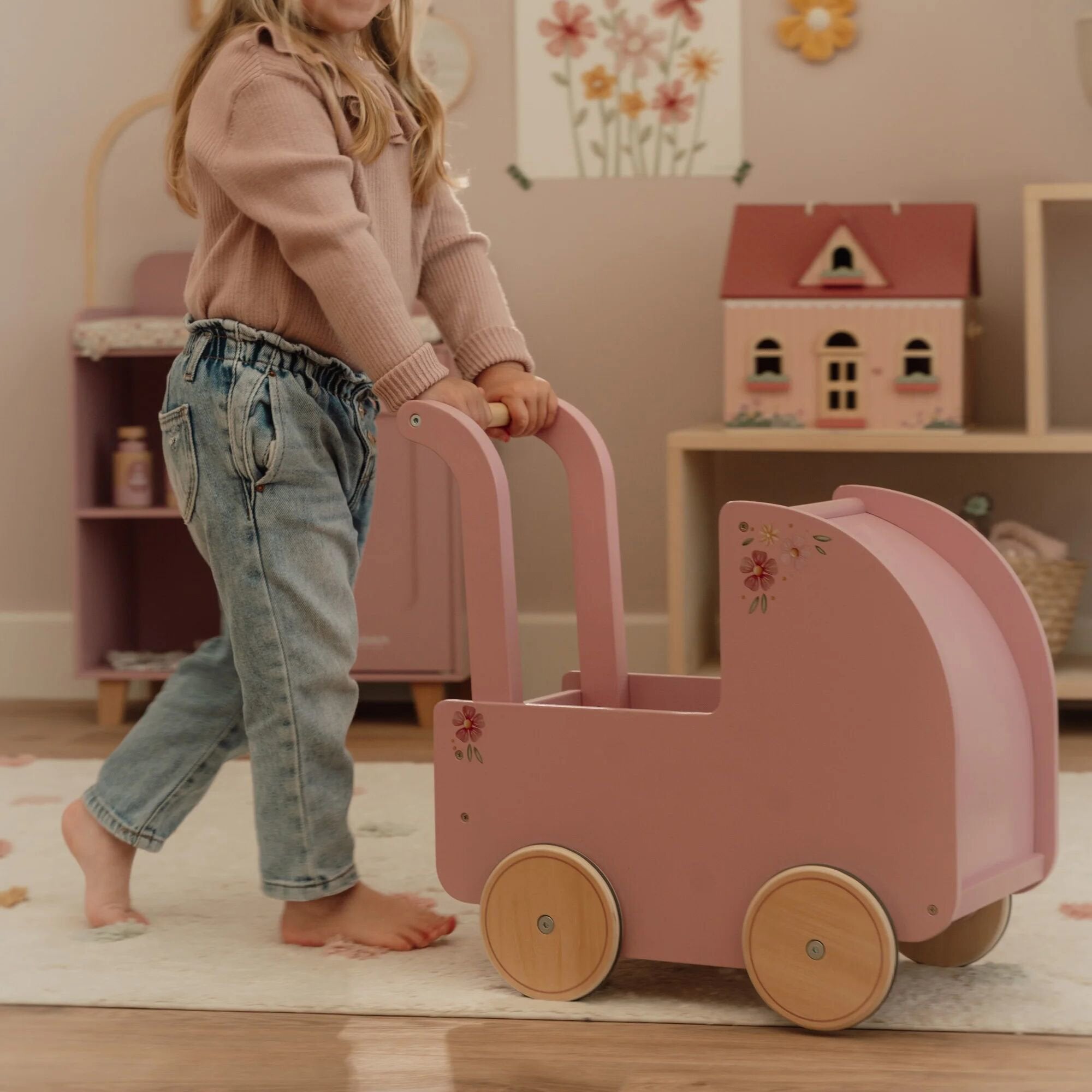 houten-poppenwagen-met-bloemenillustratie