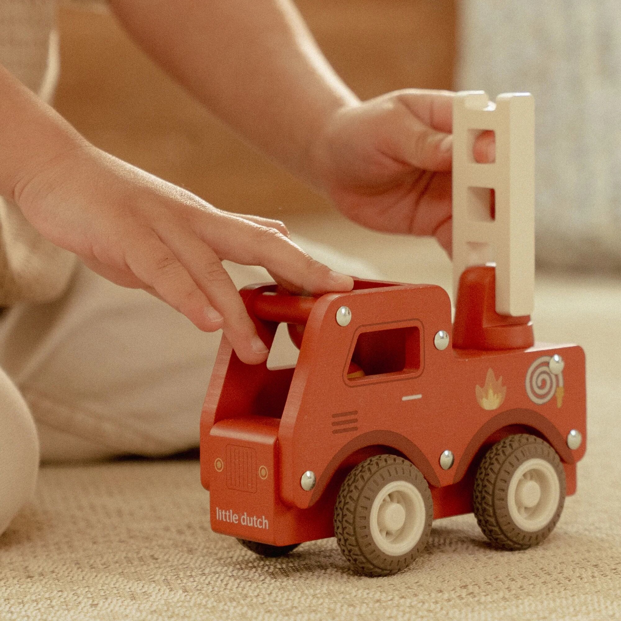 brandweerwagen-met-pegdoll-fsc