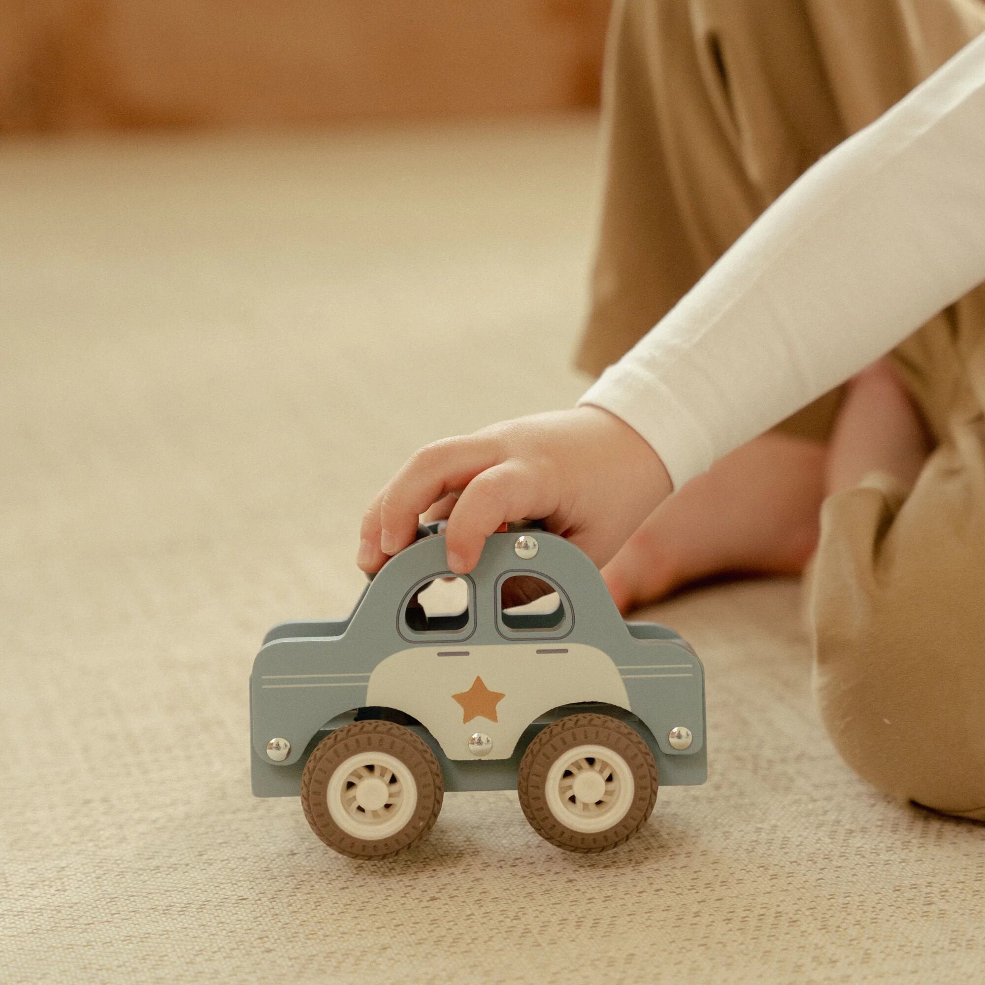 politiewagen-met-pegdoll-fsc