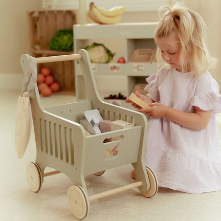 houten-winkelwagen-met-boodschappen-en-clip