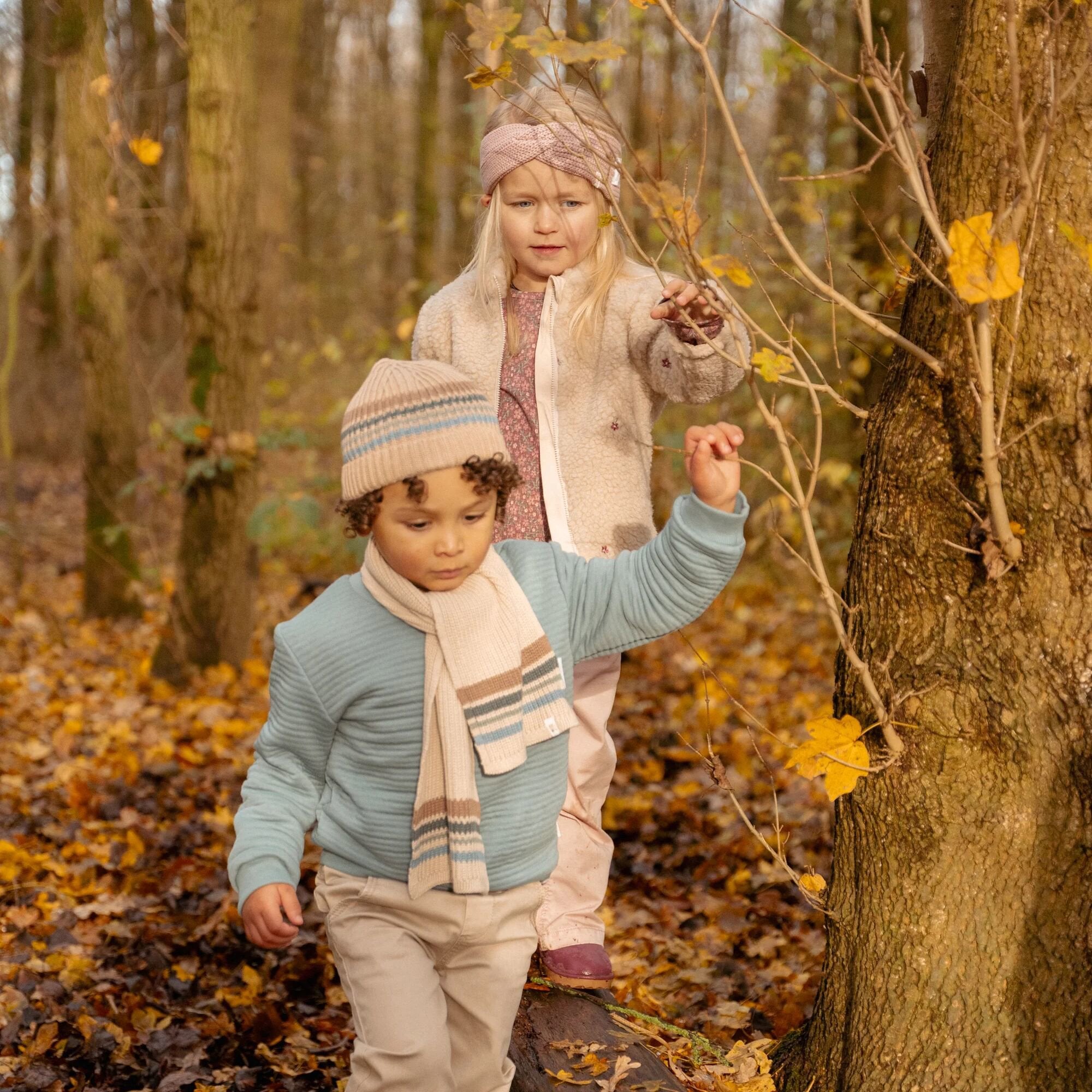 sjaal-bruin-maat-one-size-forest-friends-stripe